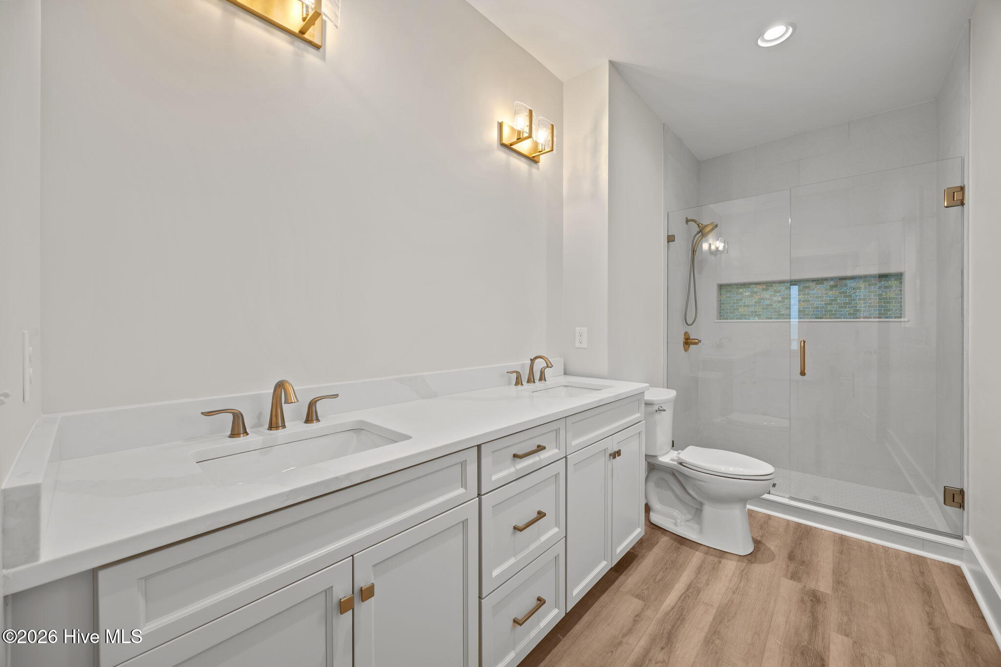 100552819 | Photo 42