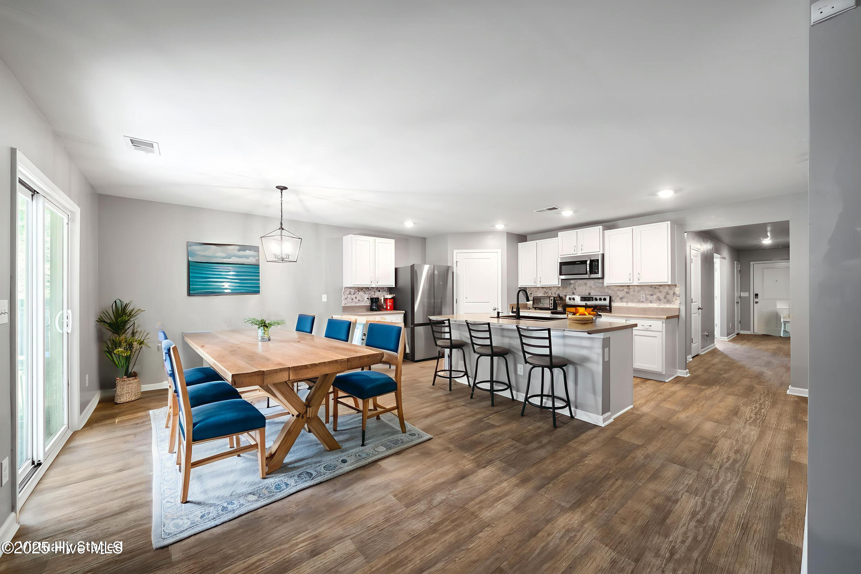 100538063 | Photo 28