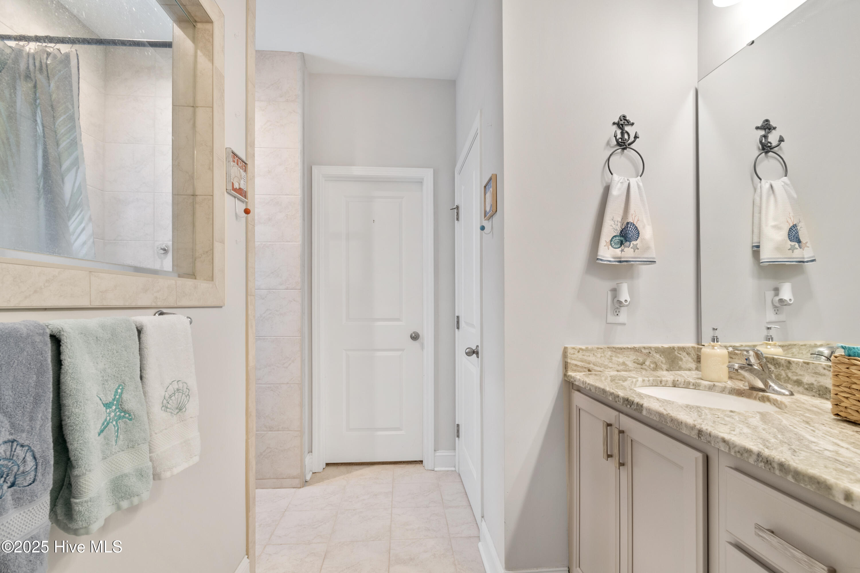 100561939 | Photo 19