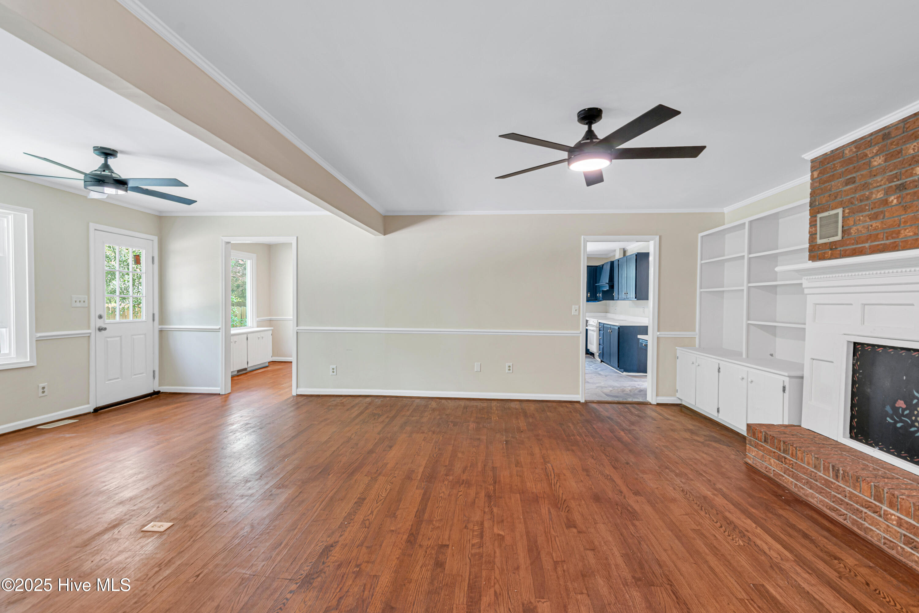 100536398 | Photo 18