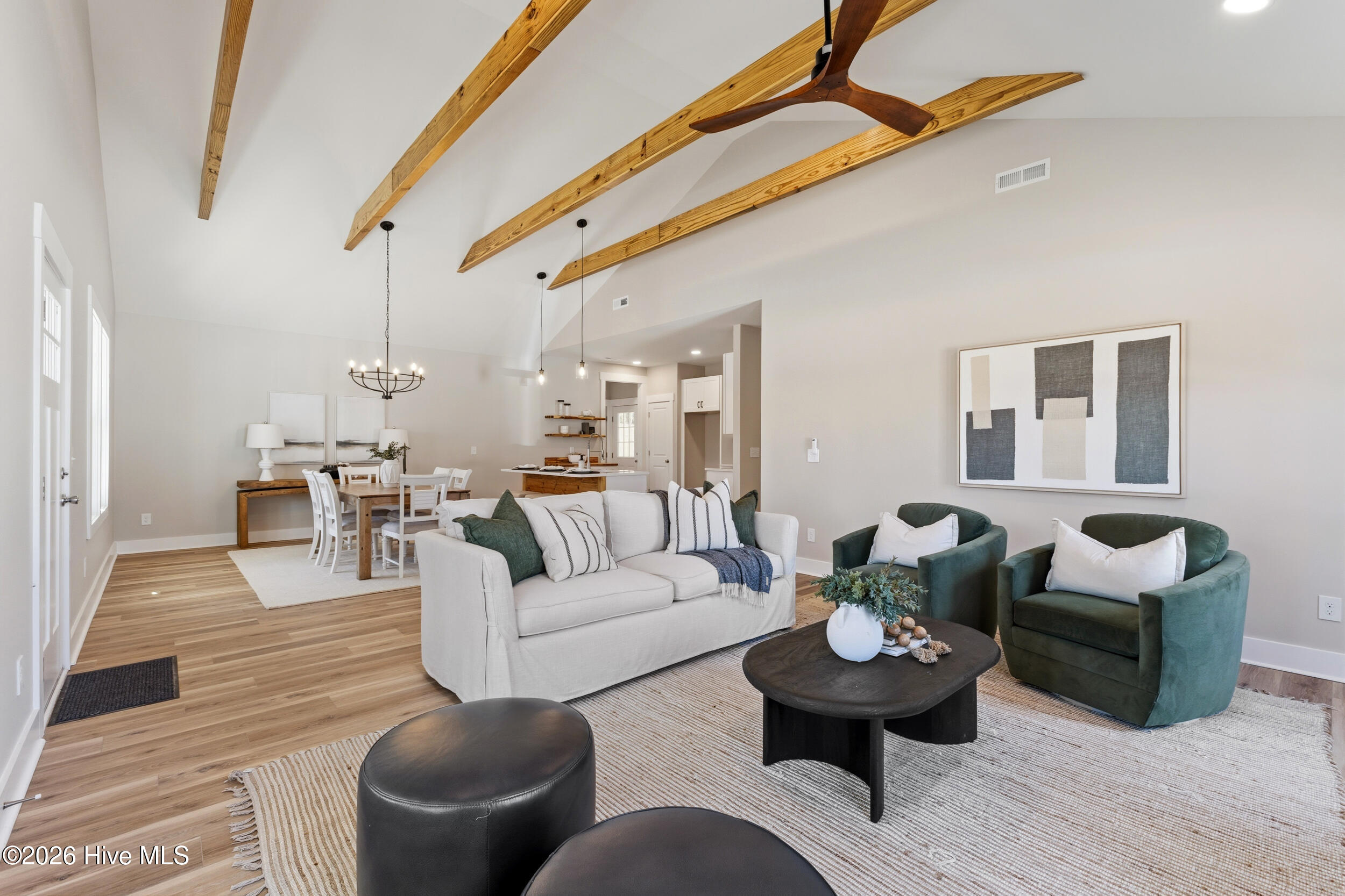 100557700 | Photo 14