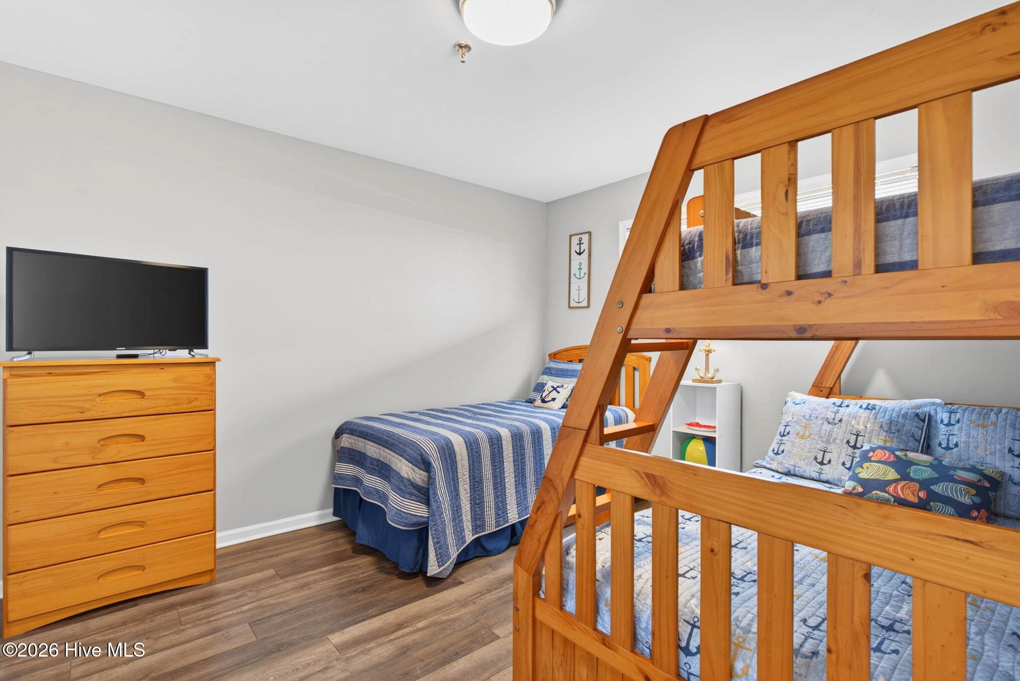 100570514 | Photo 37