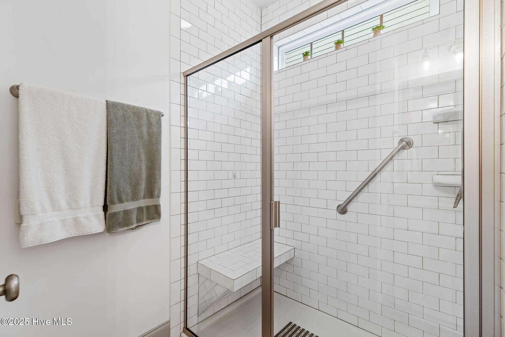 100541268 | Photo 34