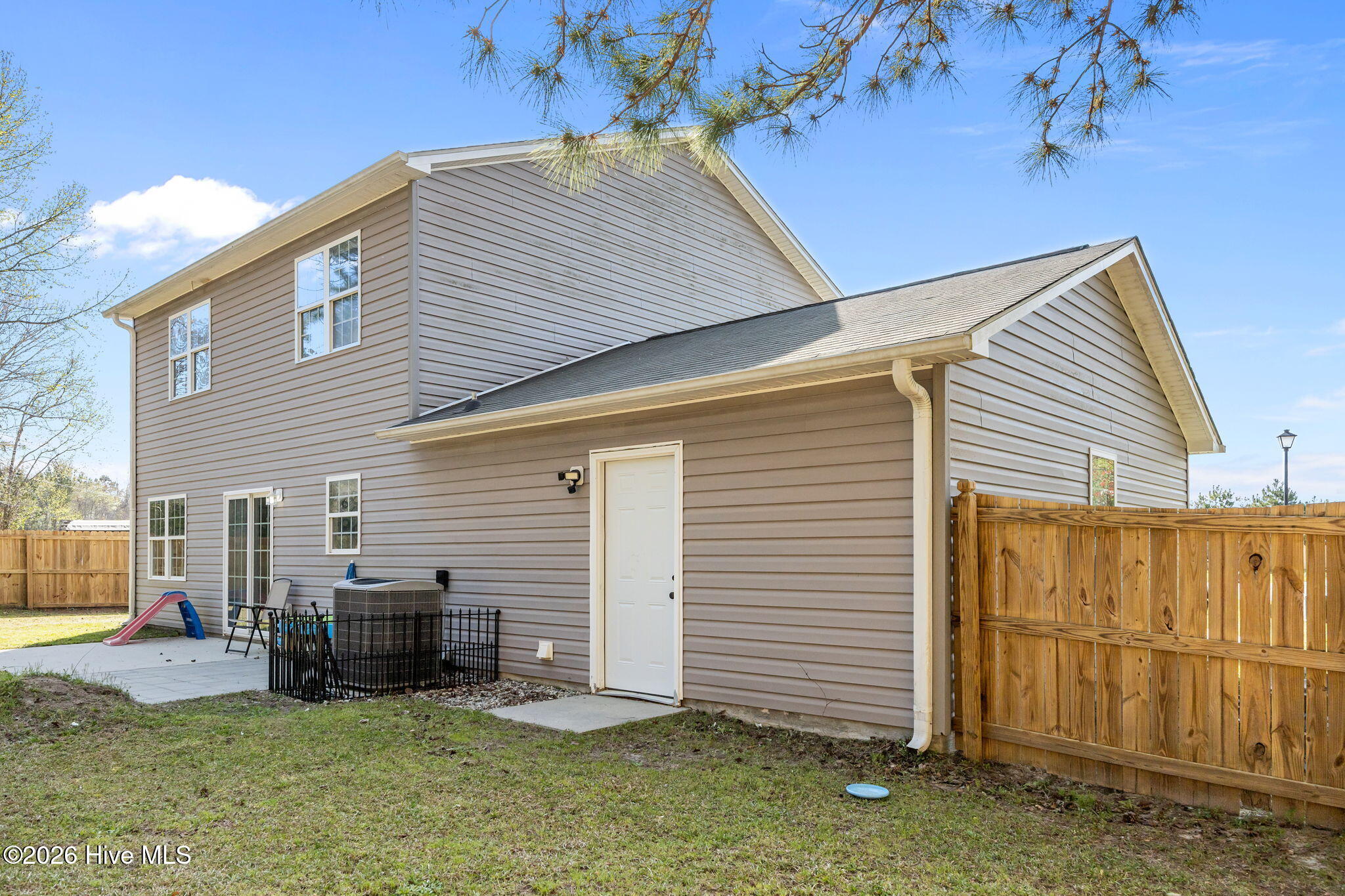 100568127 | Photo 48