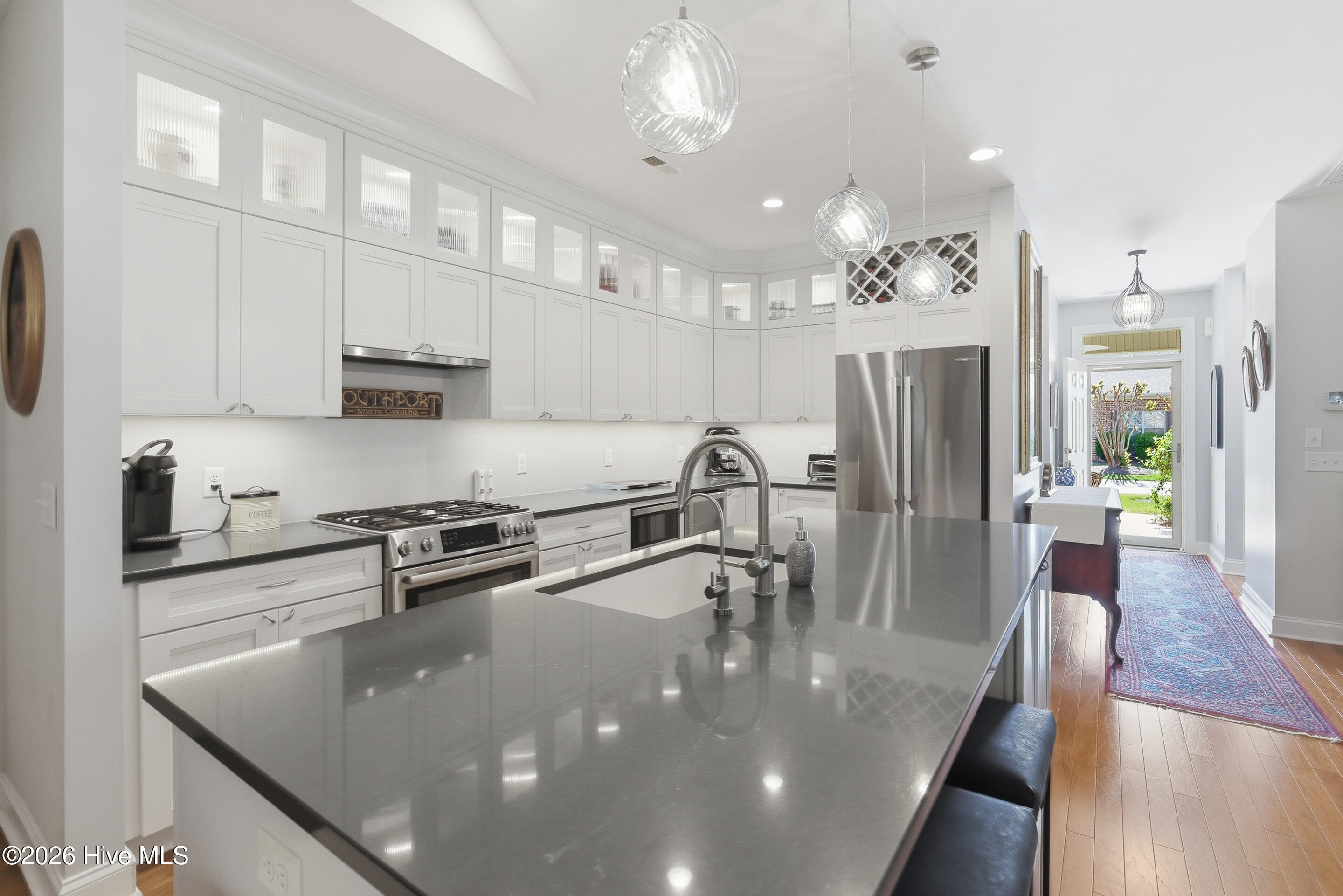 100566740 | Photo 12