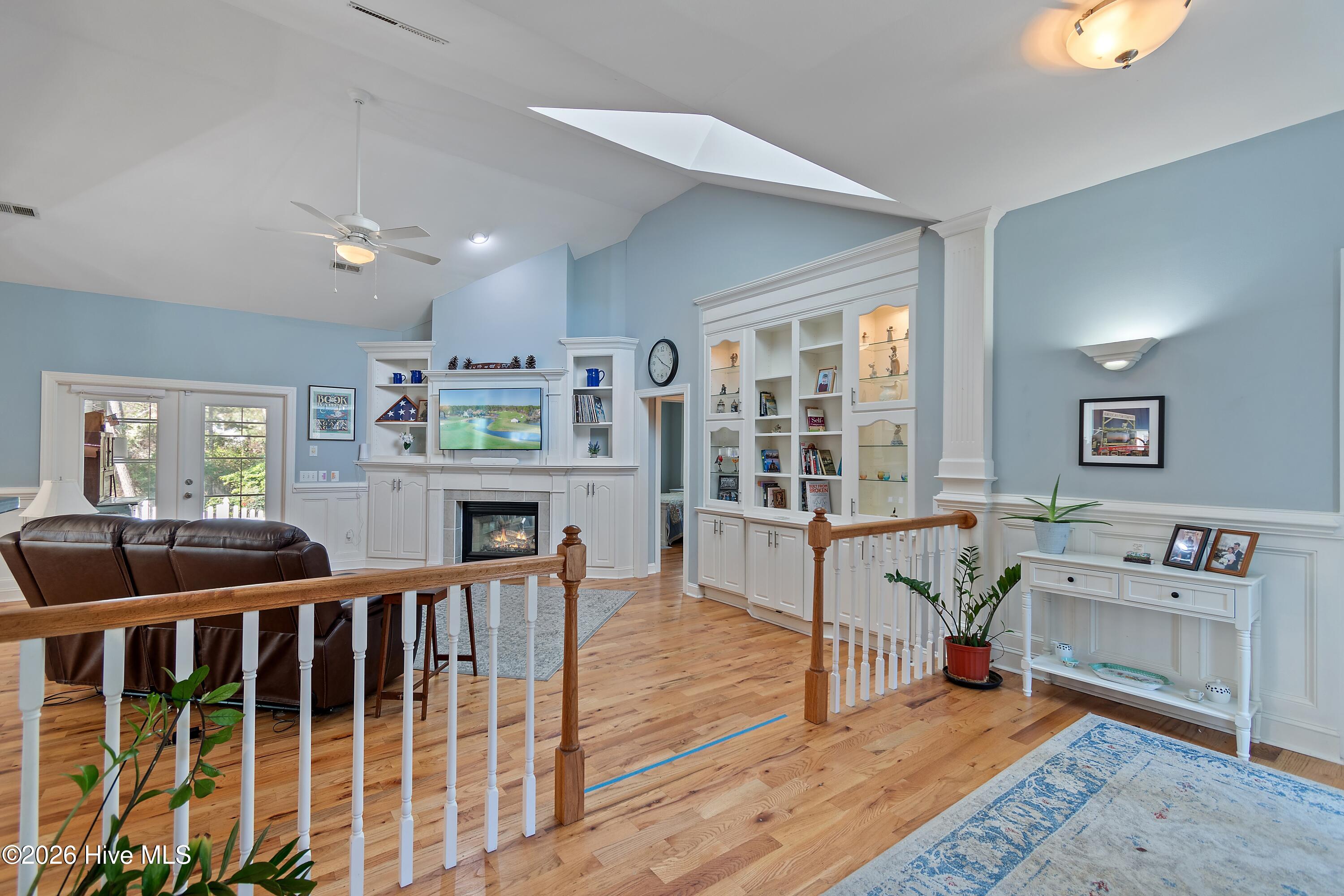 100561490 | Photo 12