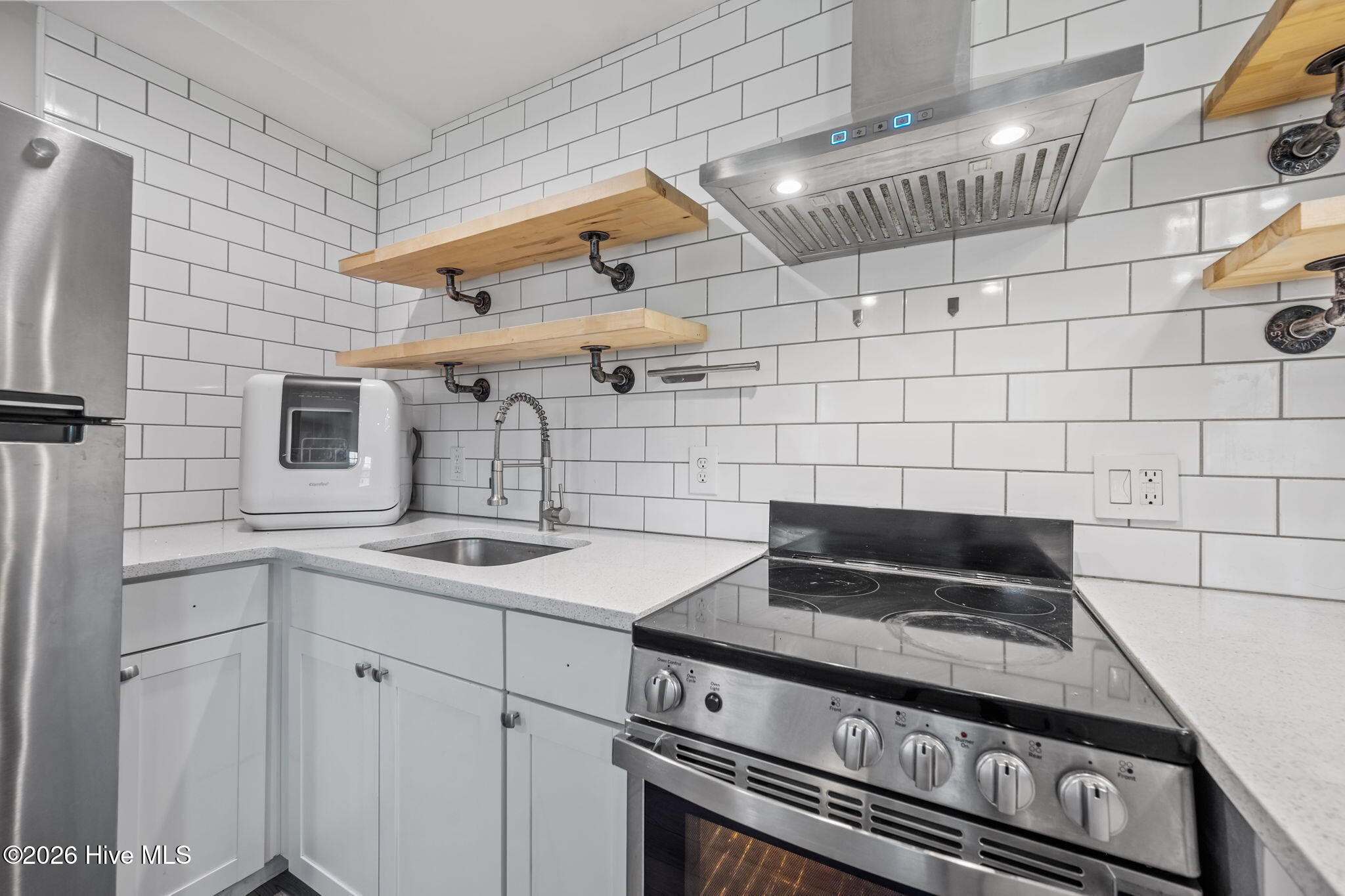 100565743 | Photo 14