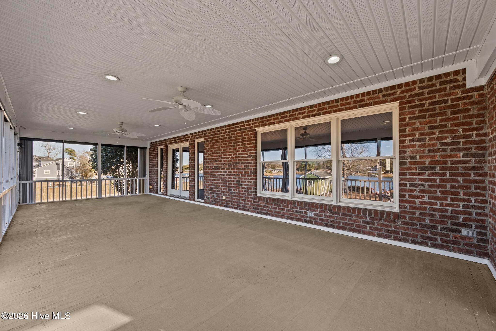 100542324 | Photo 68