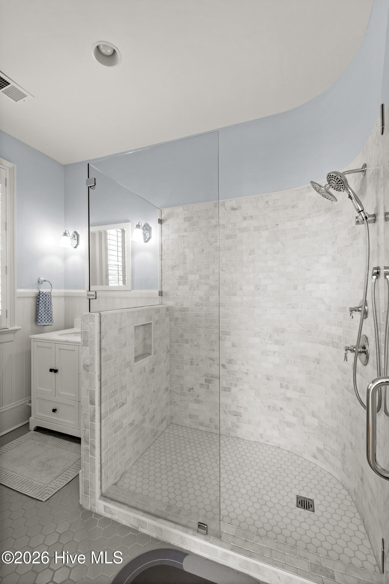 100556093 | Photo 44