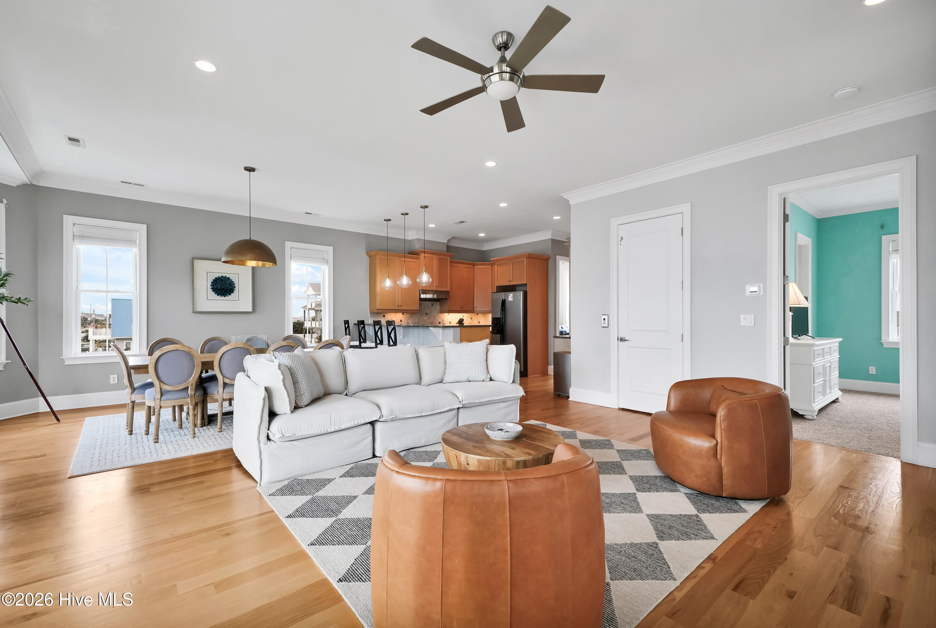 100561238 | Photo 22