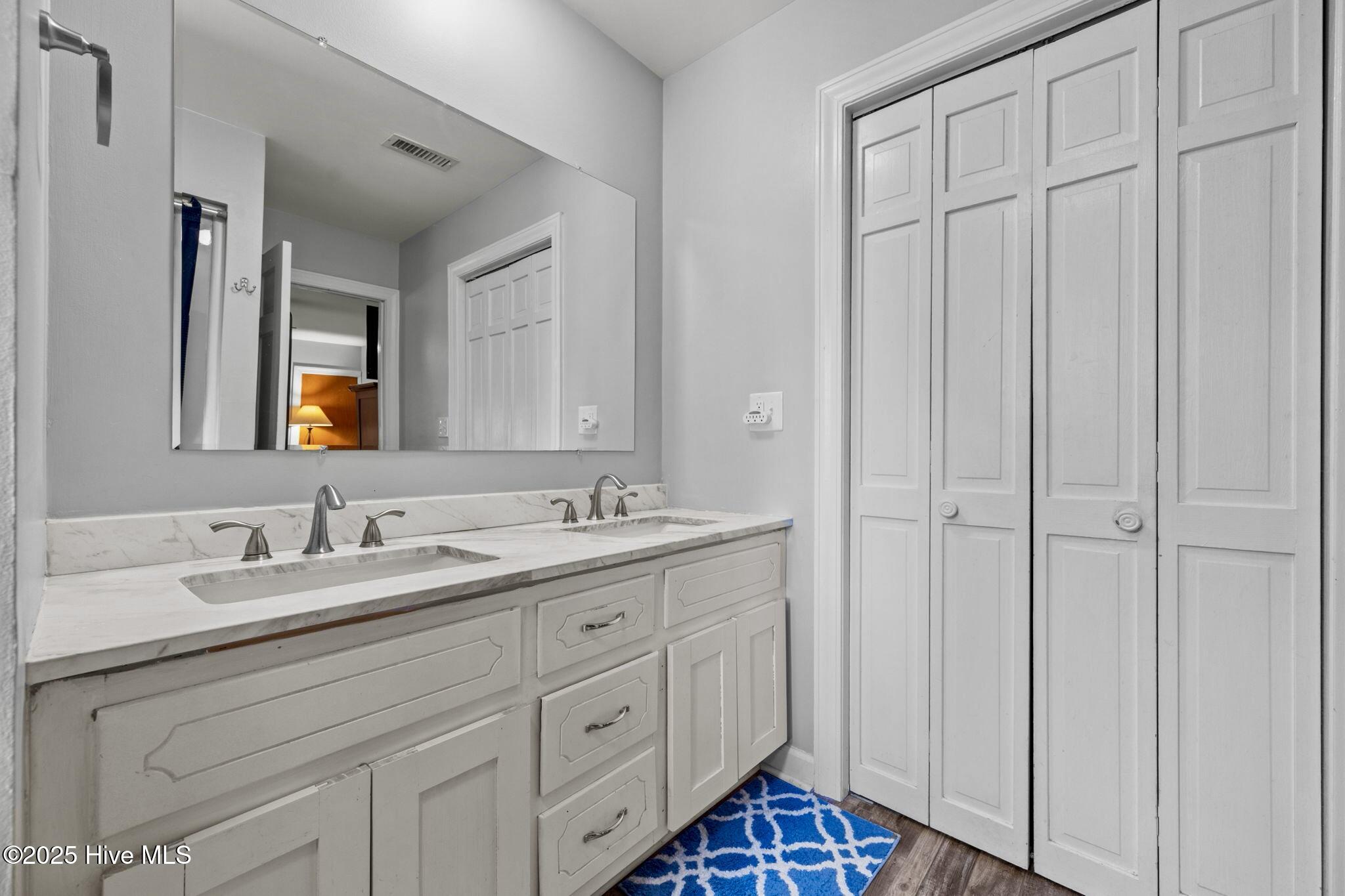 100532839 | Photo 30