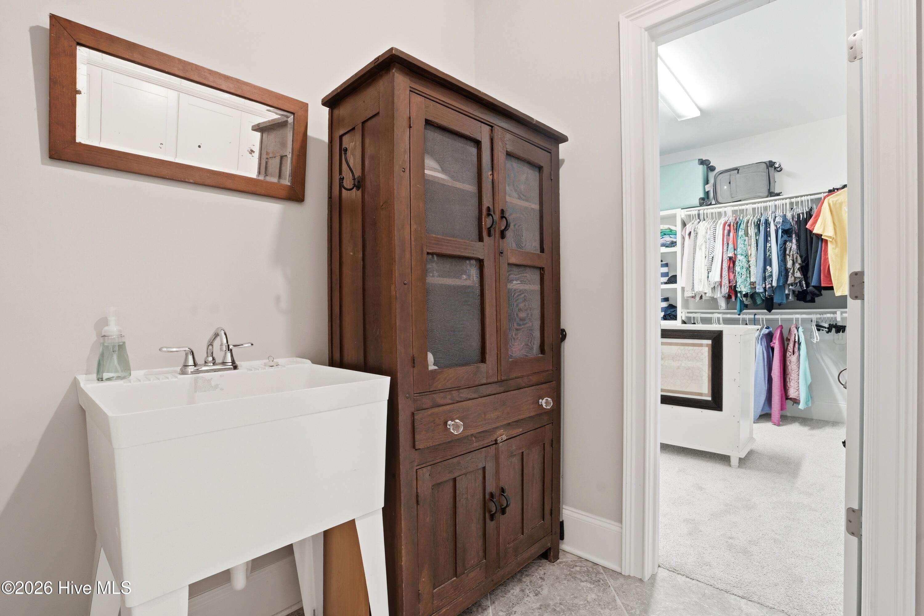 100561469 | Photo 42