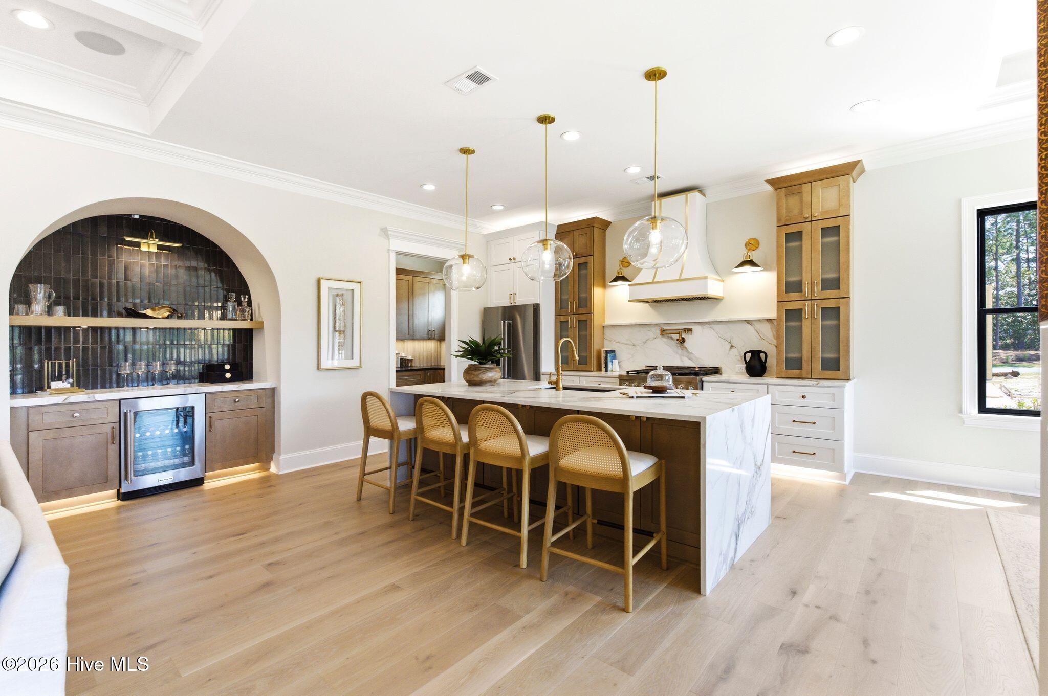 100570119 | Photo 22