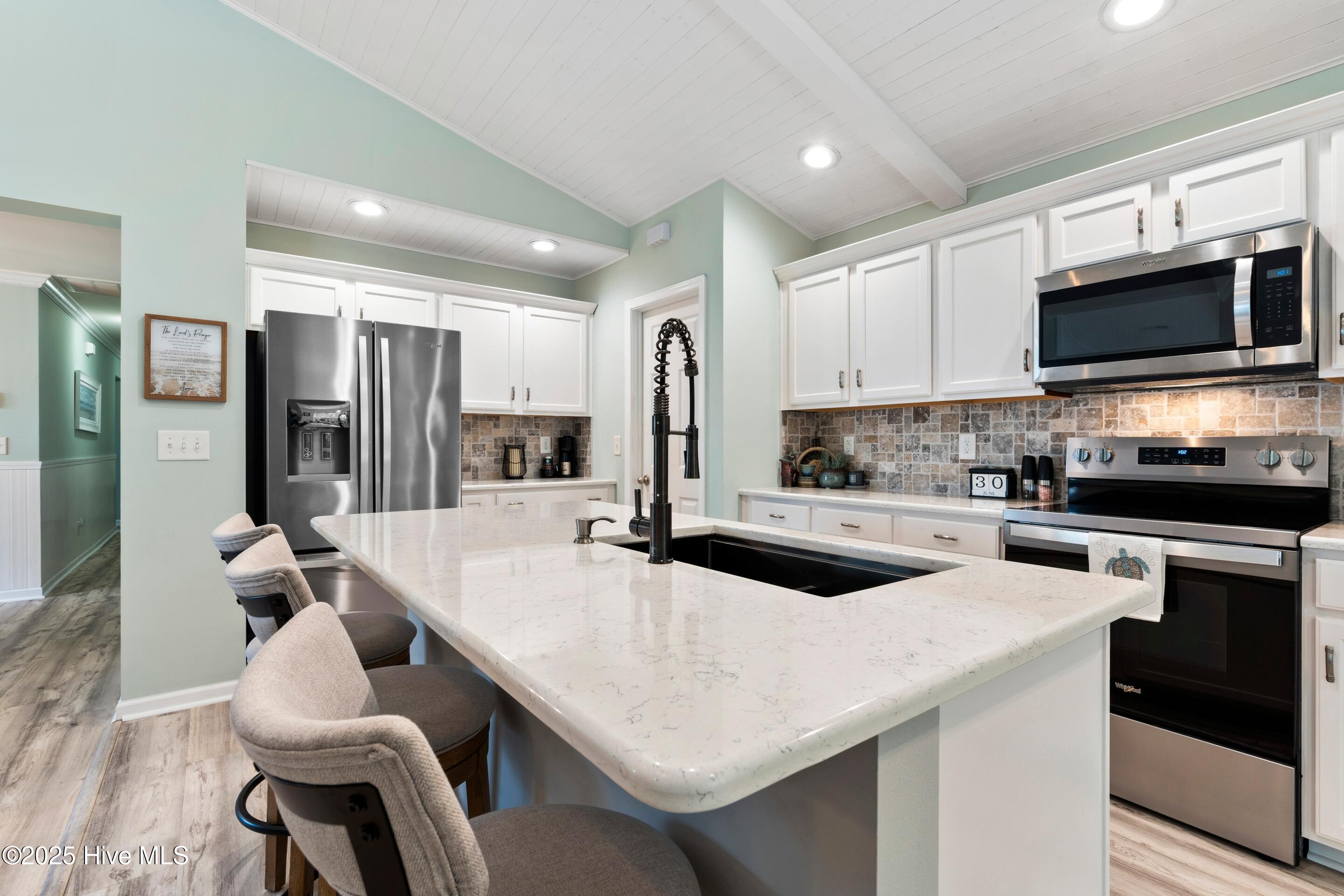 100517079 | Photo 32