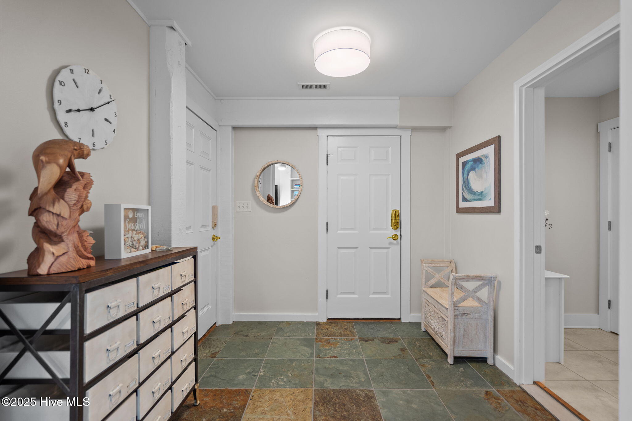 100528762 | Photo 44