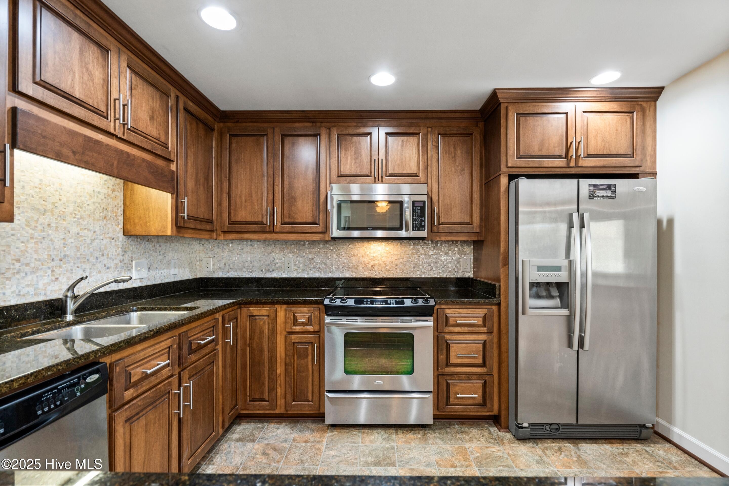 100537321 | Photo 13