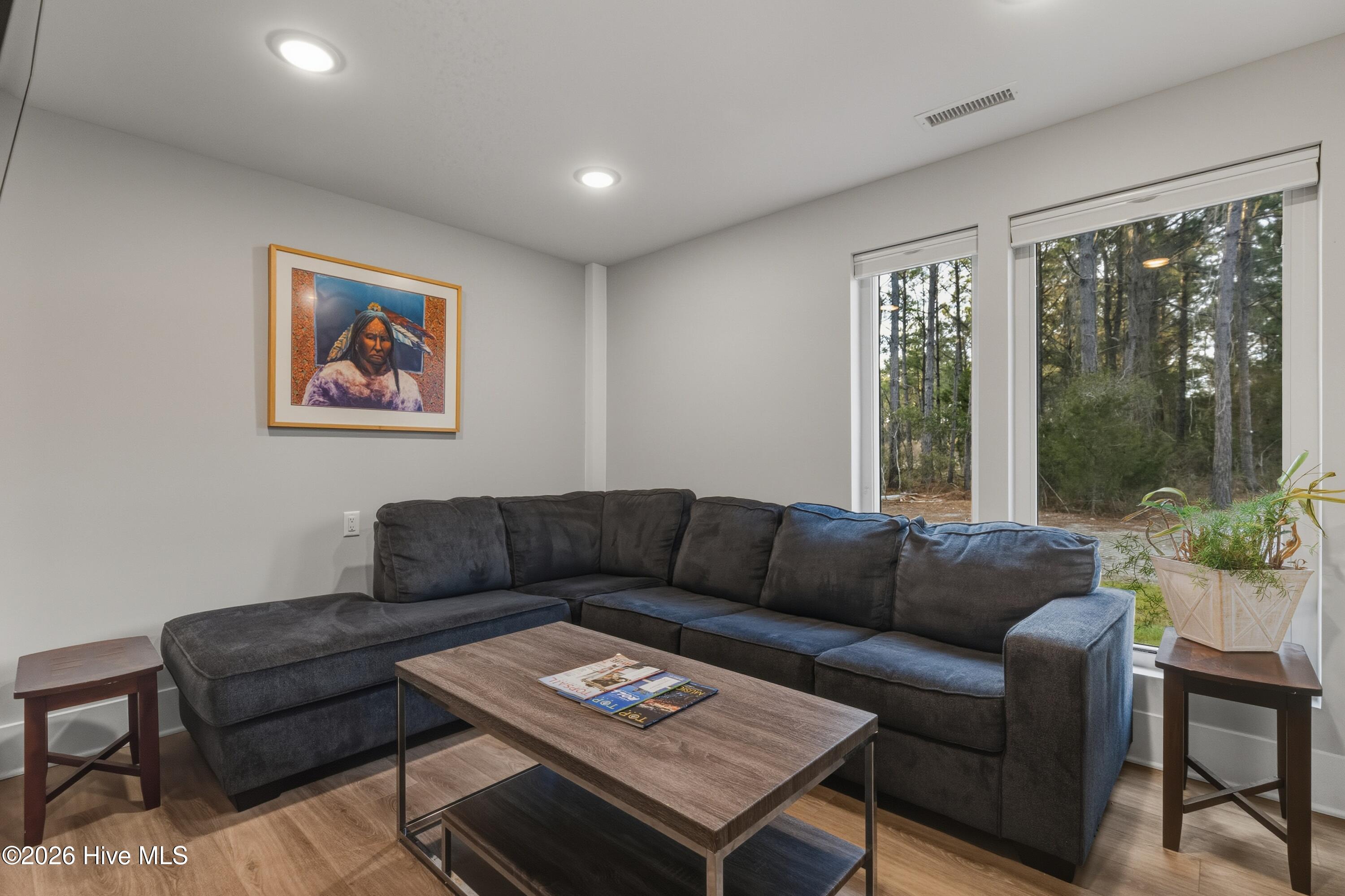 100554260 | Photo 55