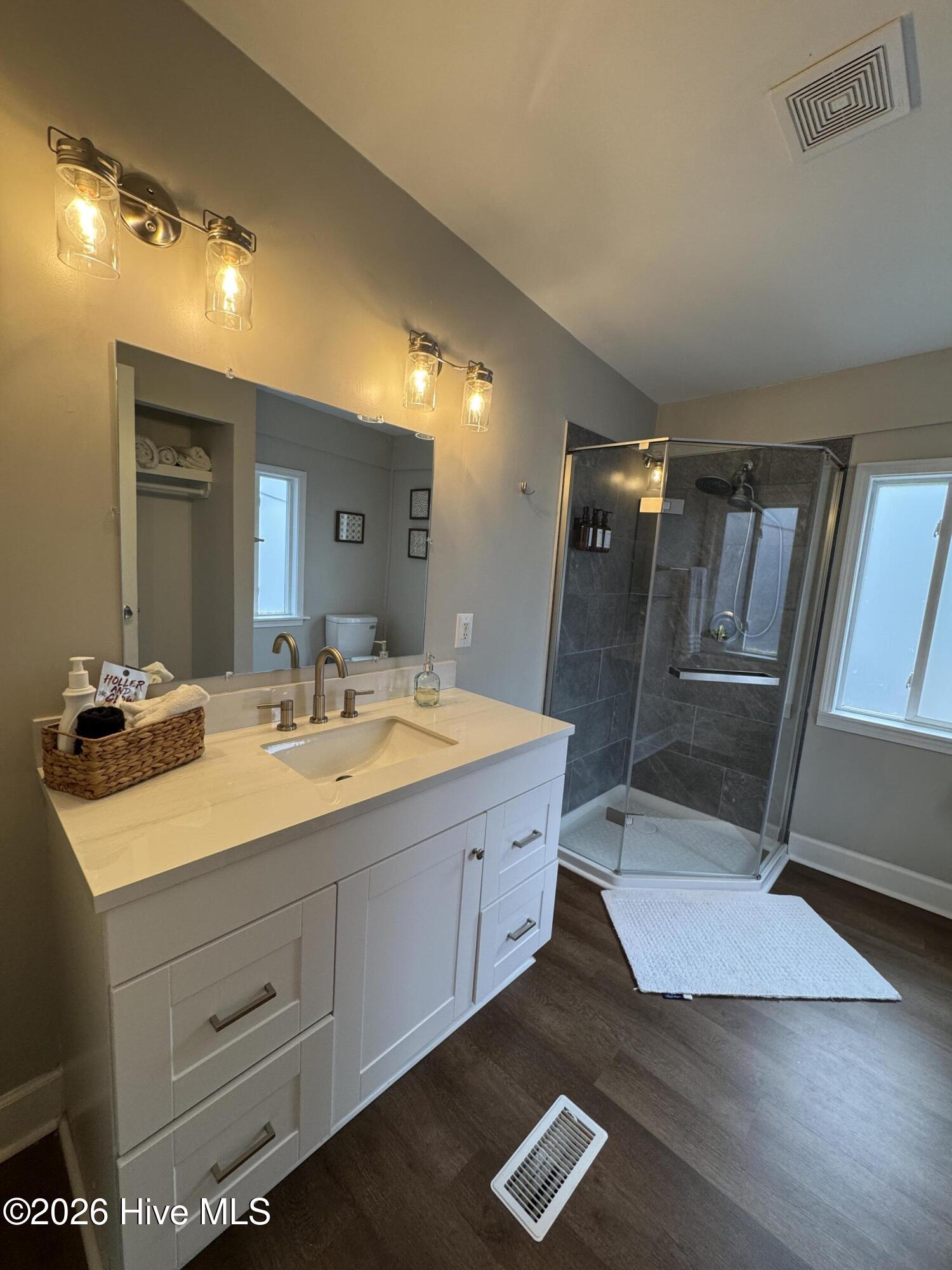 100552915 | Photo 17