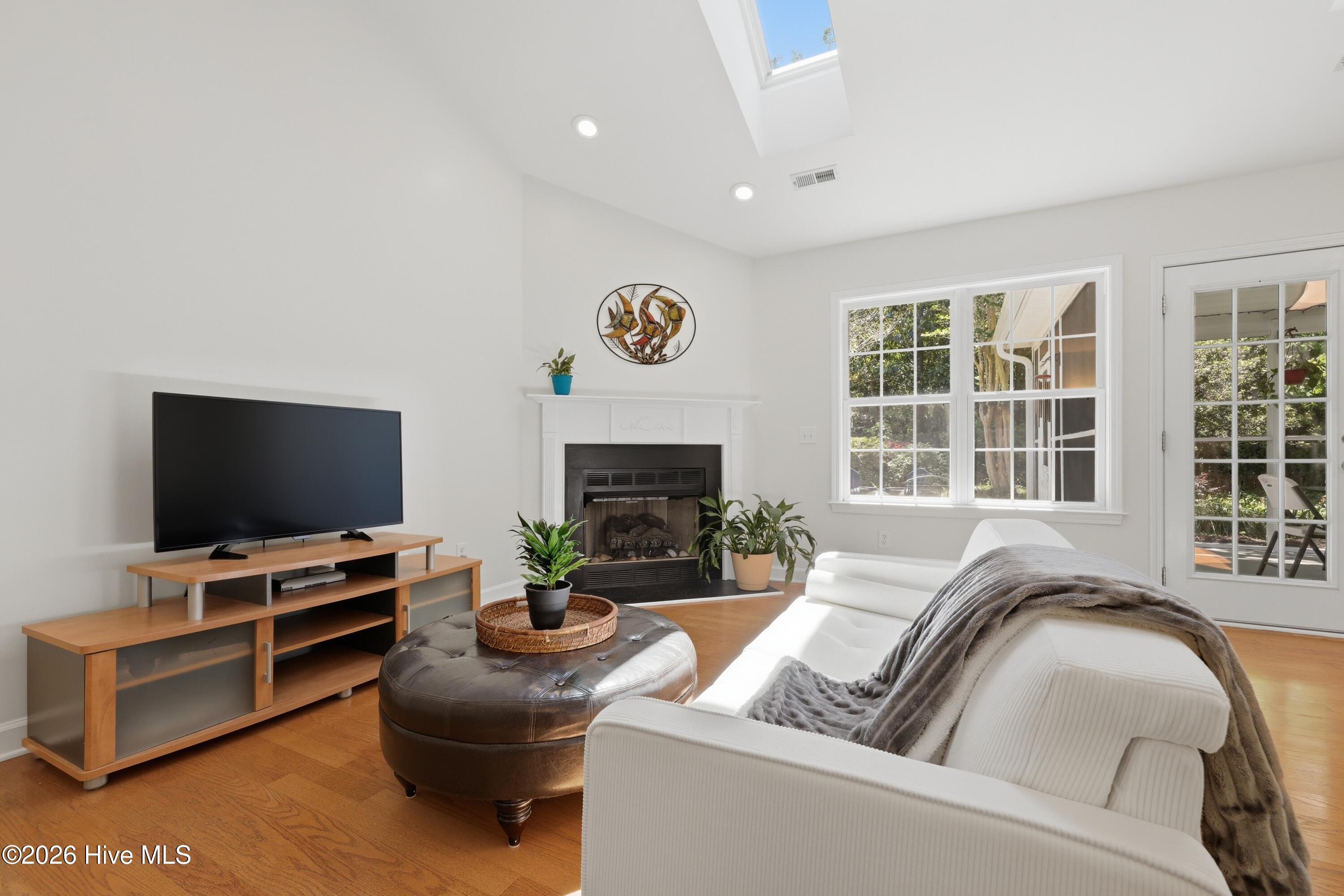 100568485 | Photo 11