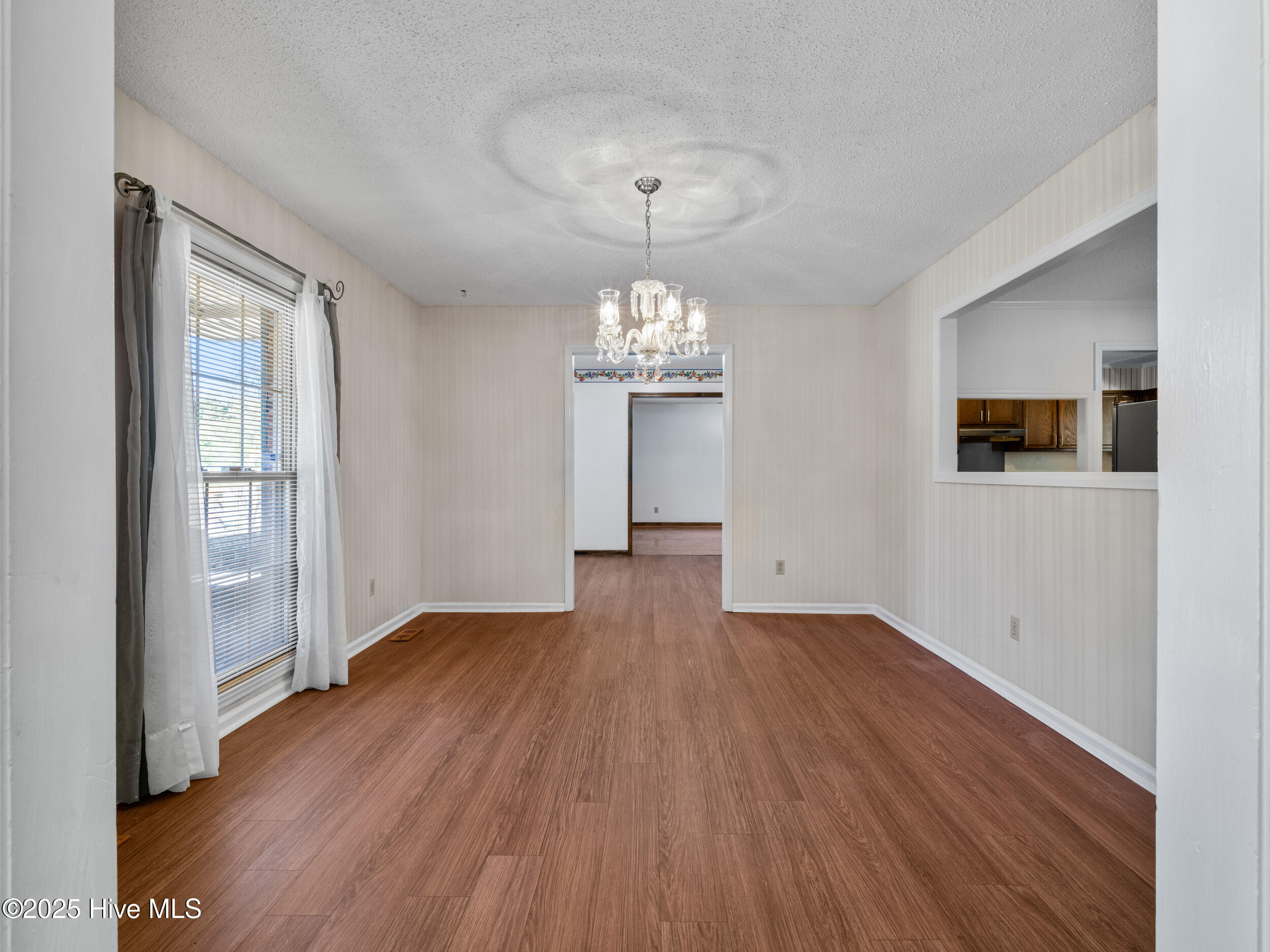 100544325 | Photo 15