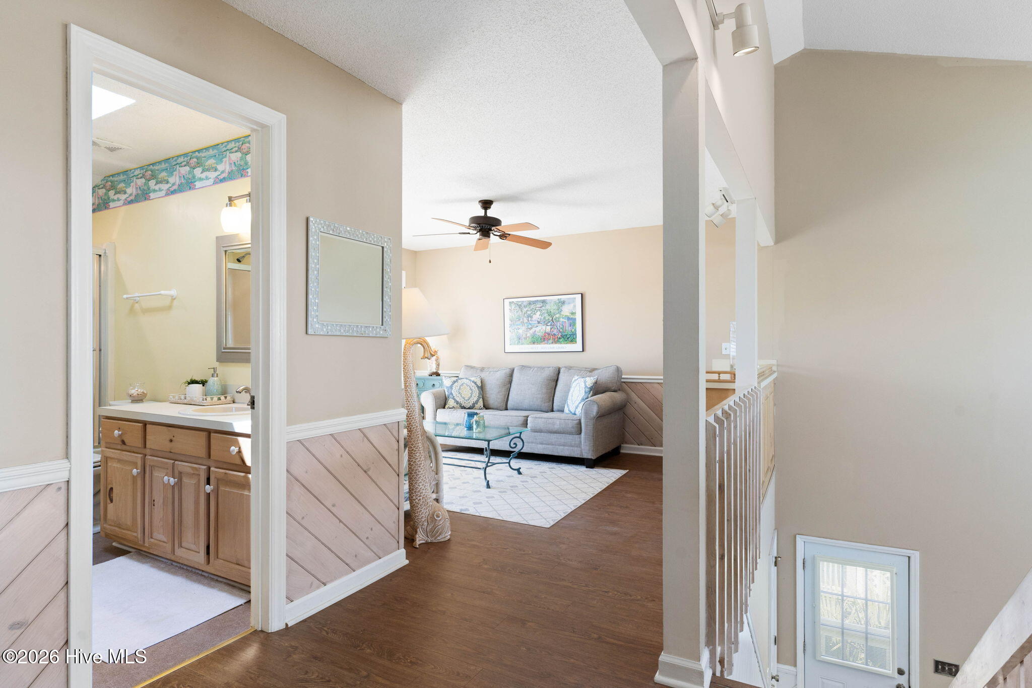 100566537 | Photo 40