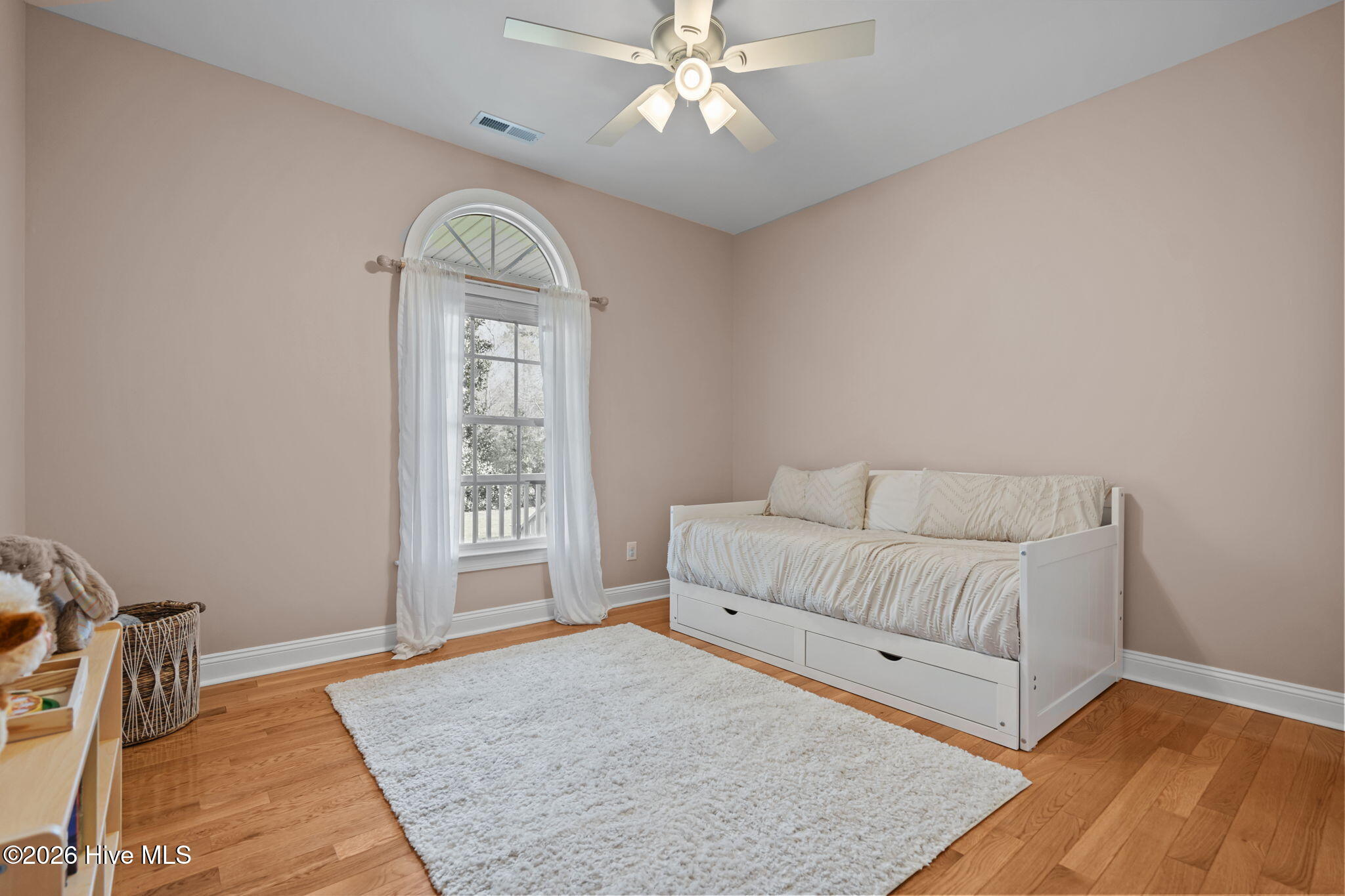 100562607 | Photo 40