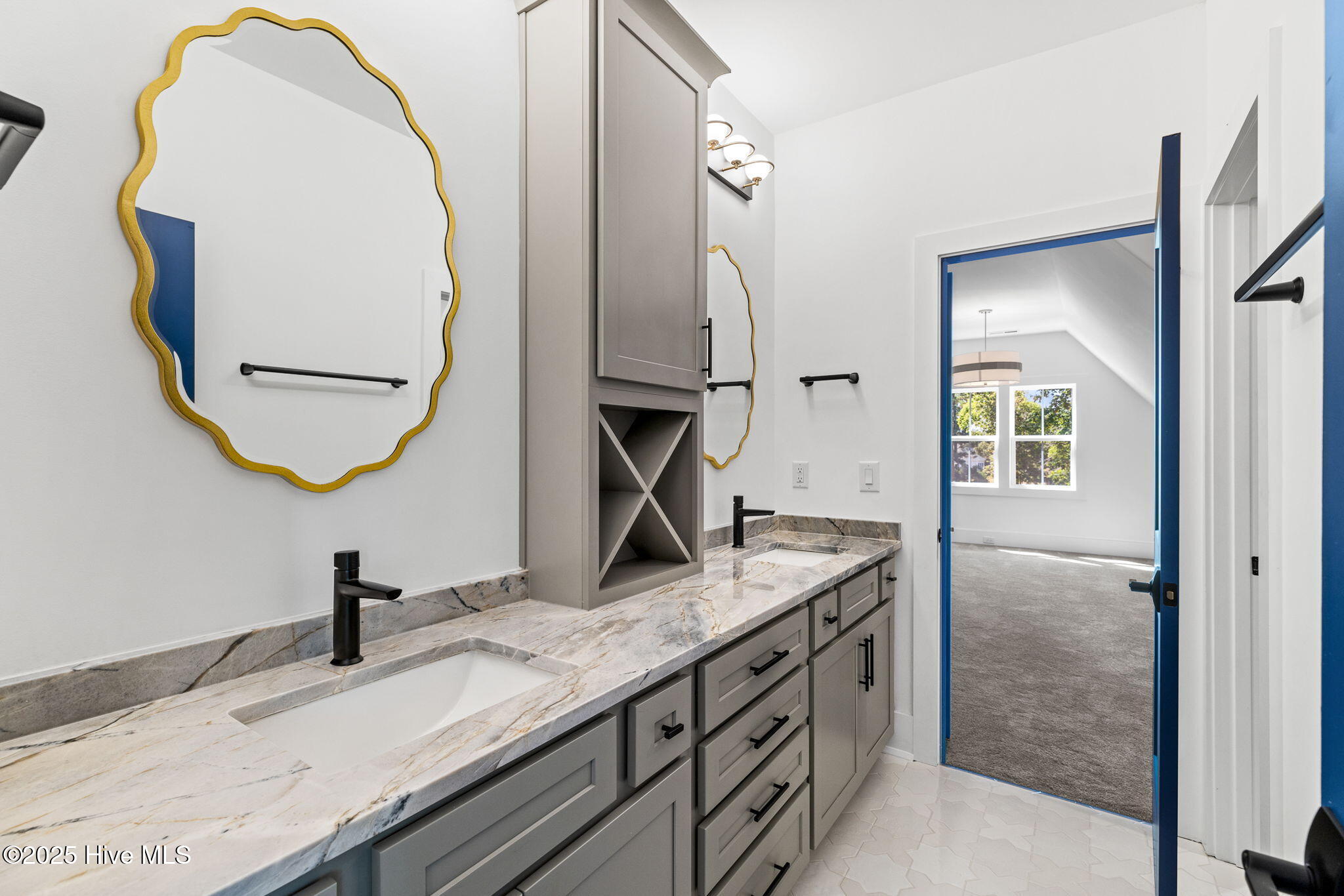 100522632 | Photo 65