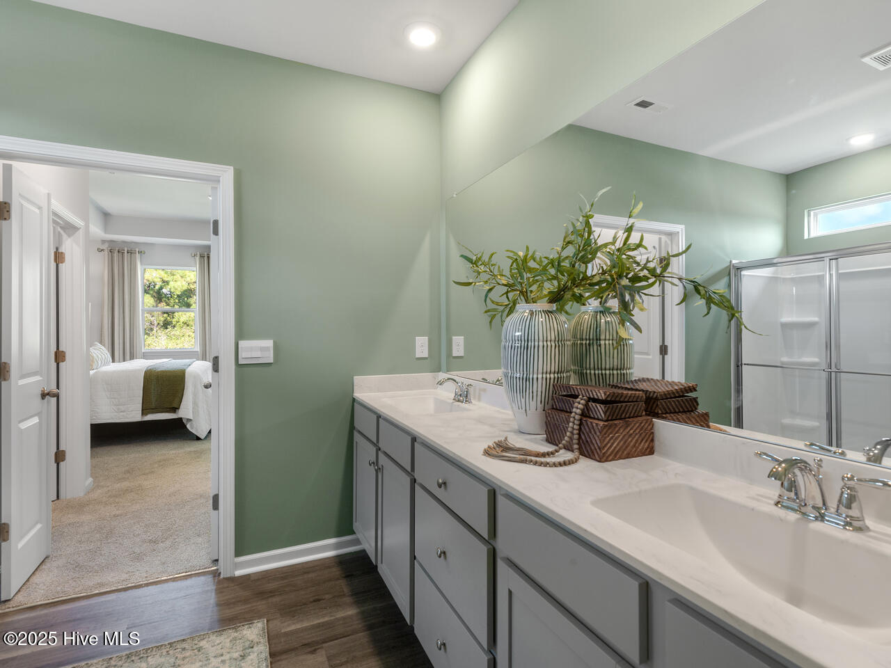 100563914 | Photo 27