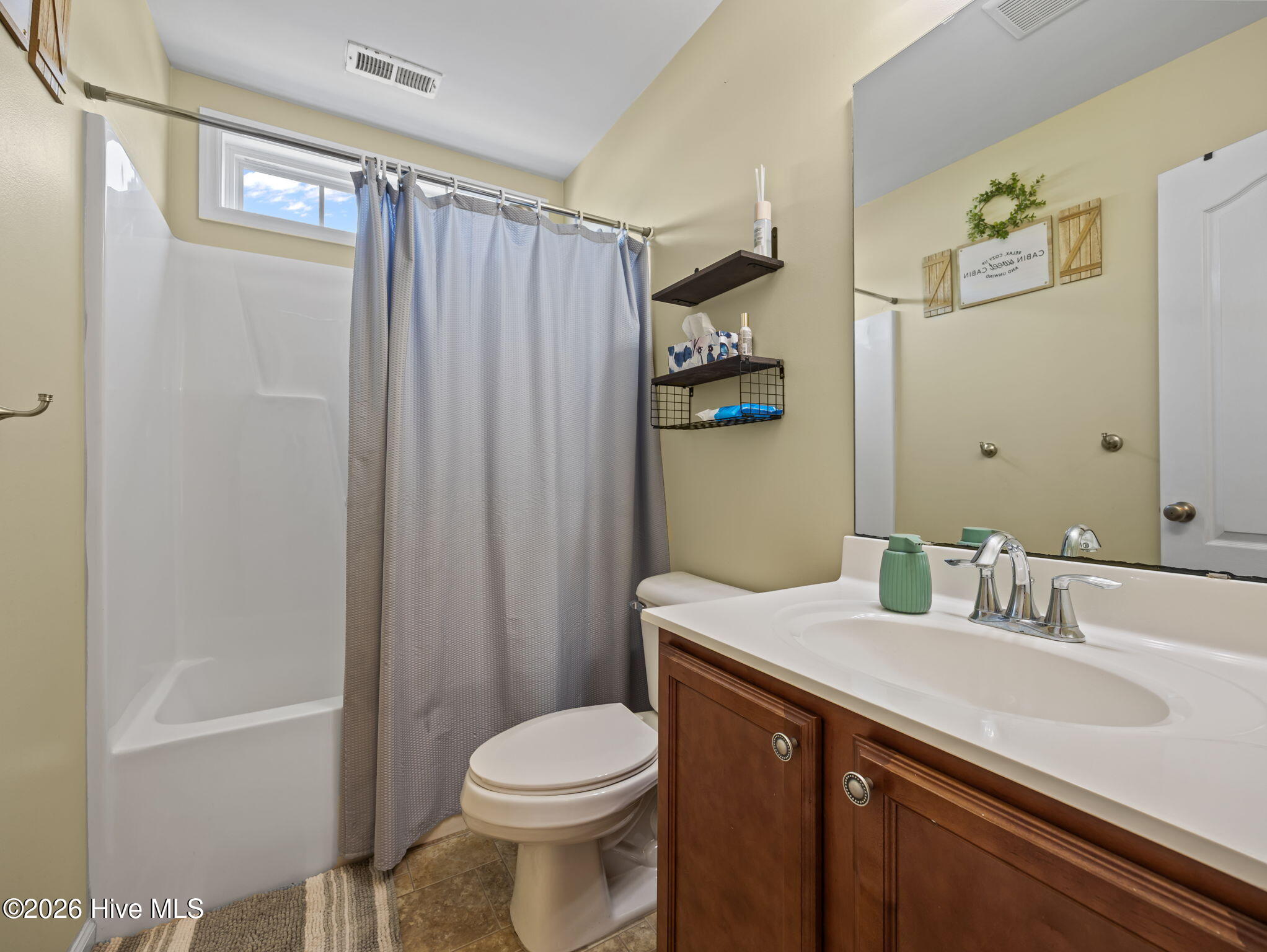 100569834 | Photo 34