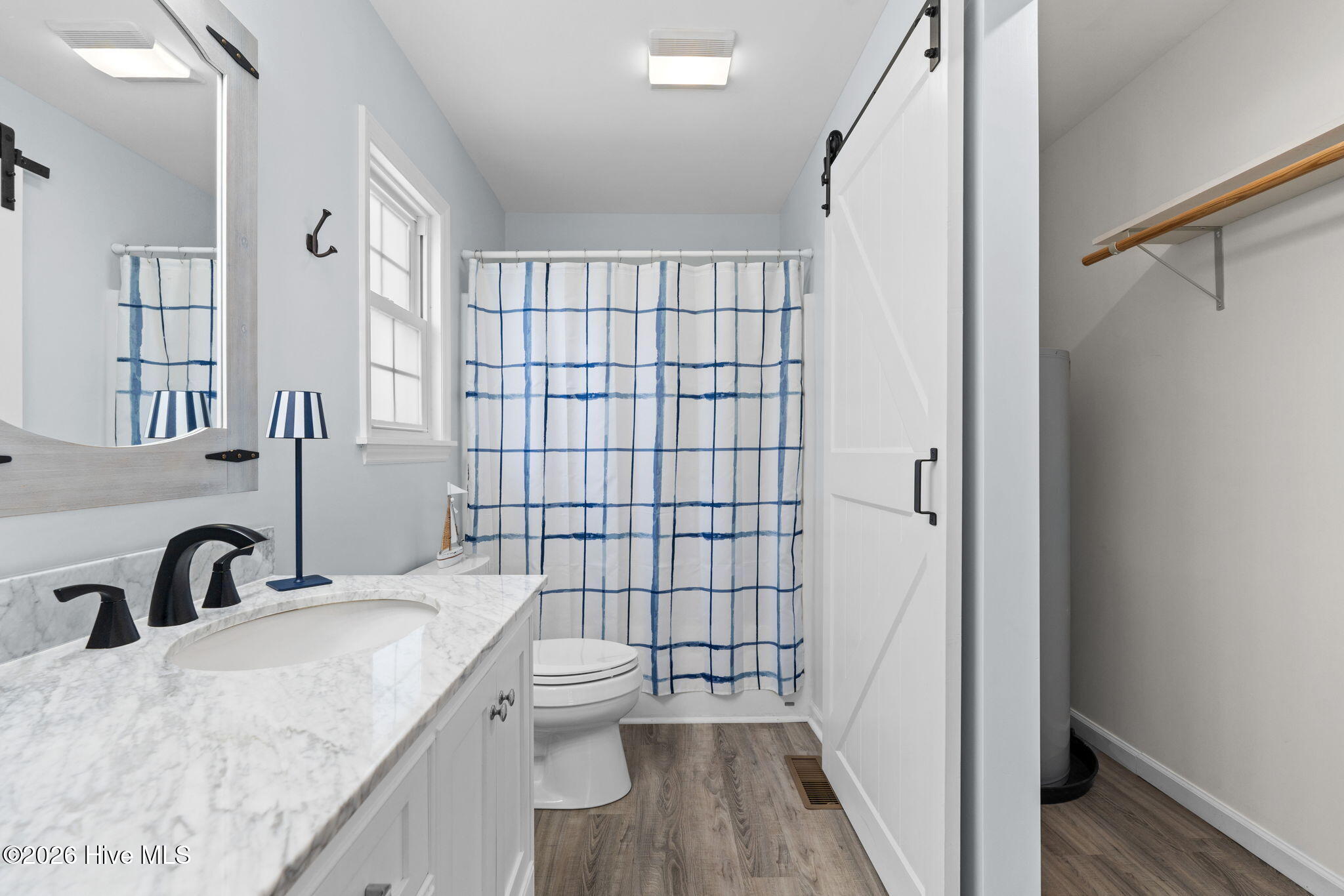 100553863 | Photo 22