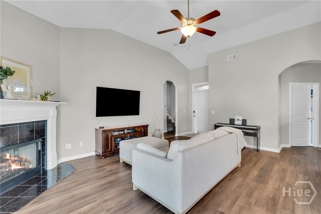 13 Twin Oaks Place