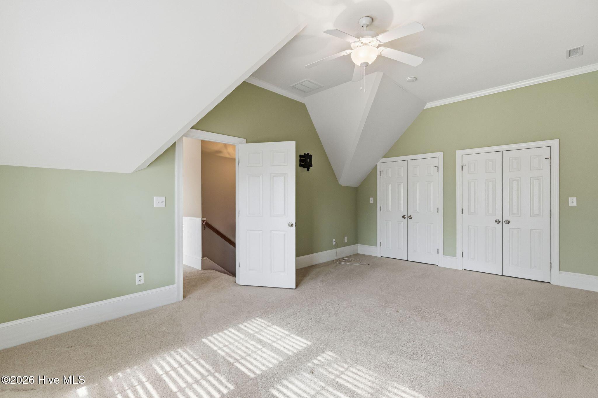 100565083 | Photo 52