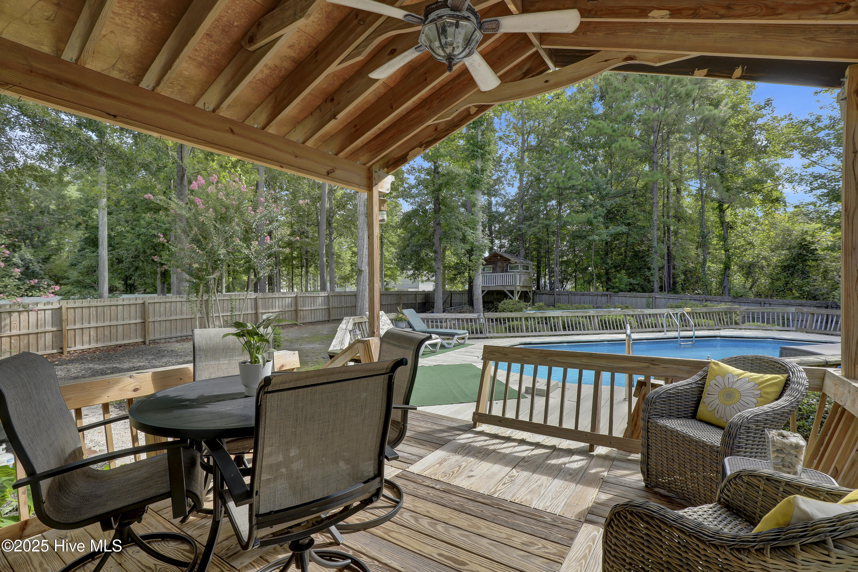 100525389 | Photo 34