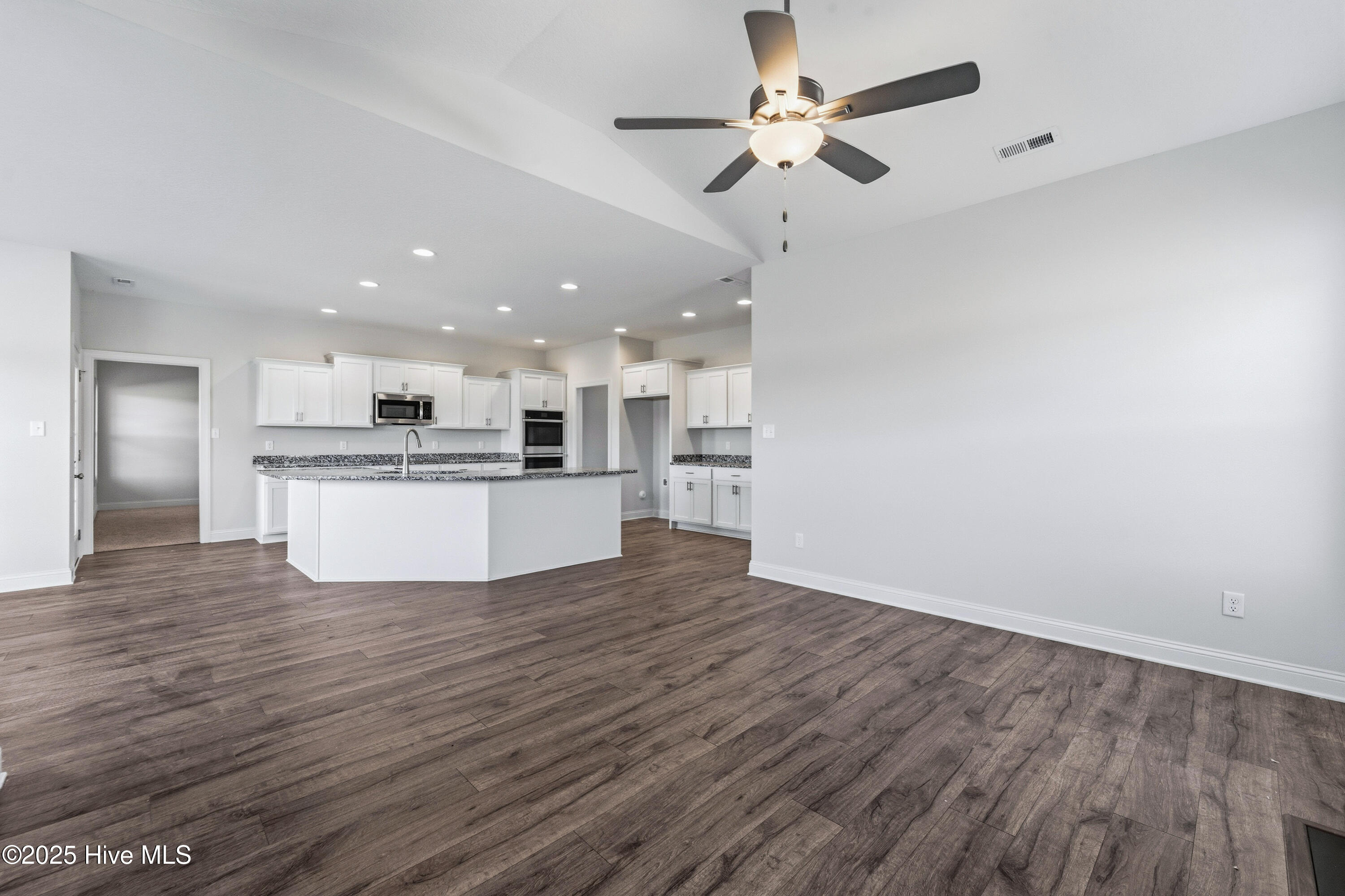 100507168 | Photo 16