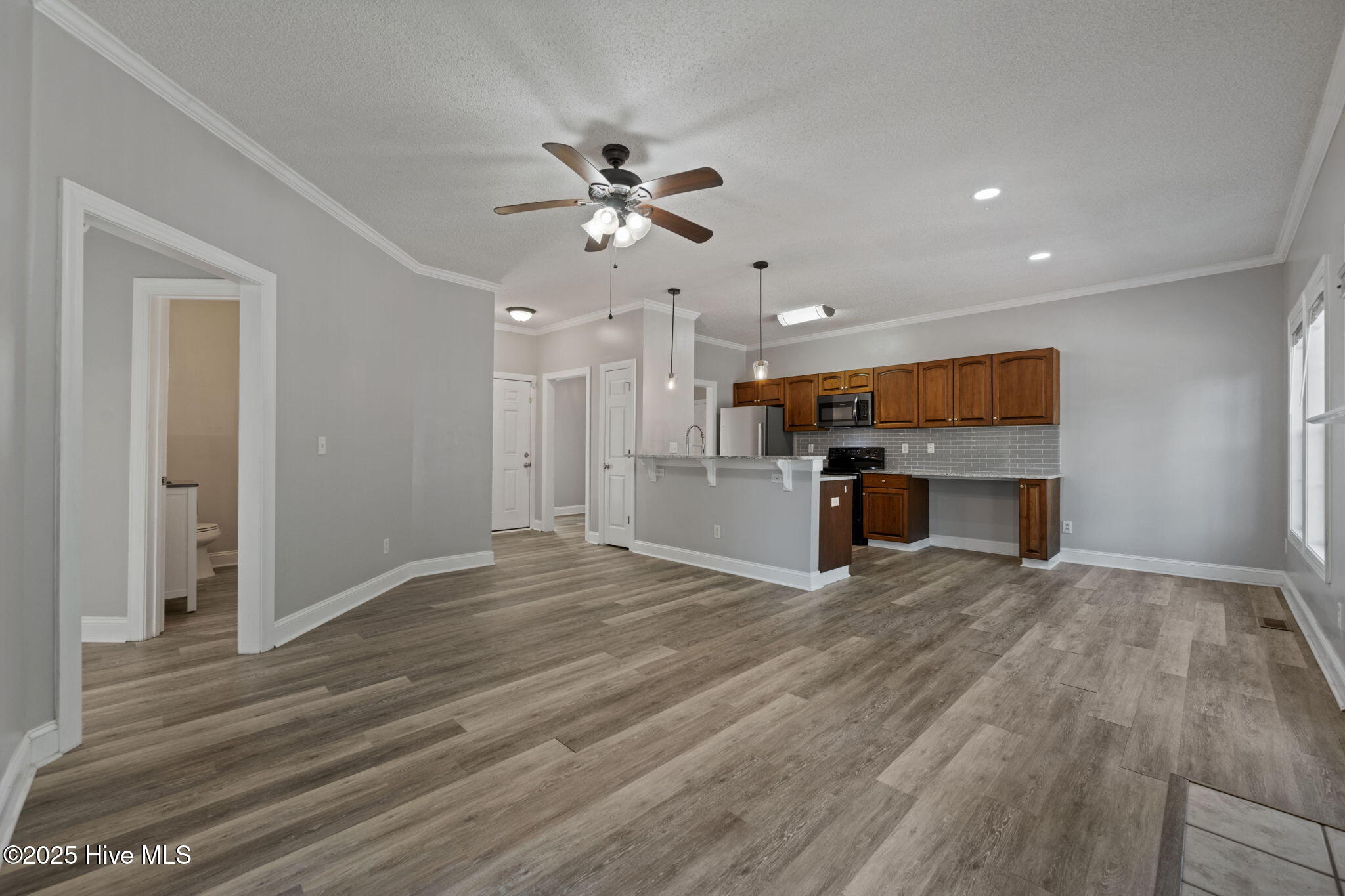 100542743 | Photo 11