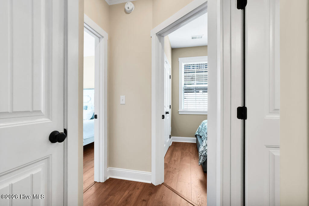 100568097 | Photo 25