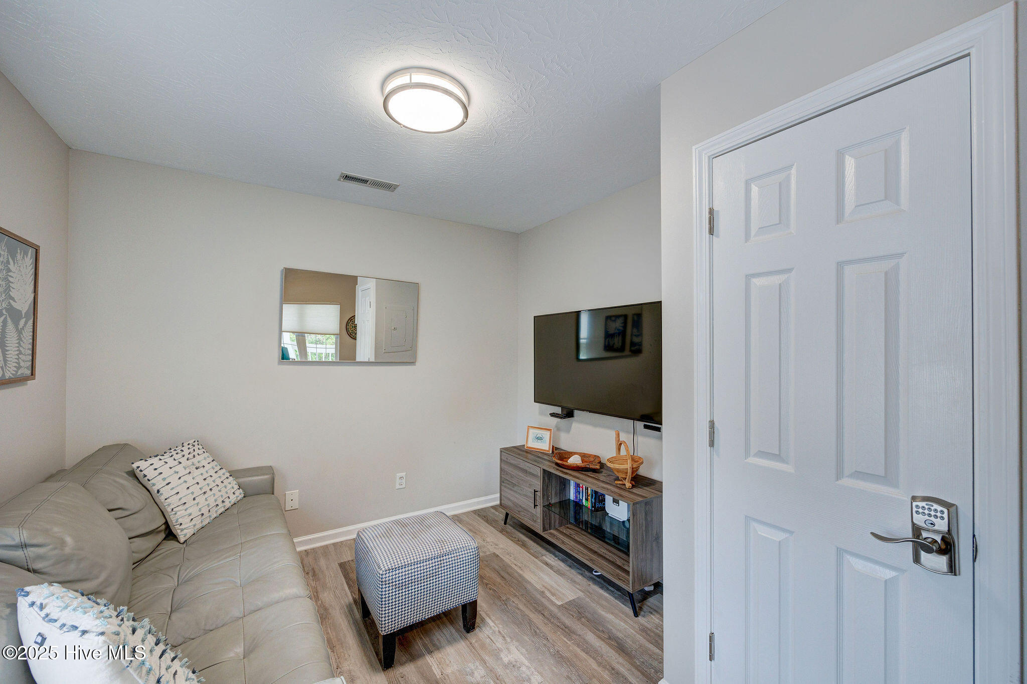 100531587 | Photo 17