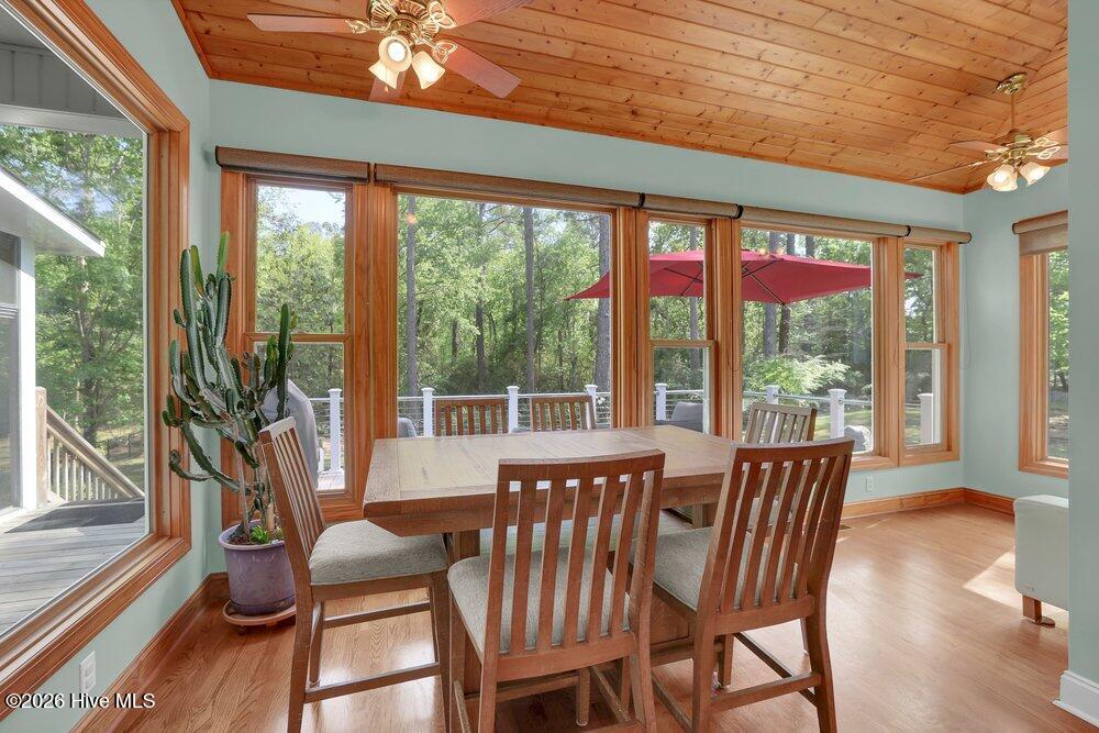 100568961 | Photo 16