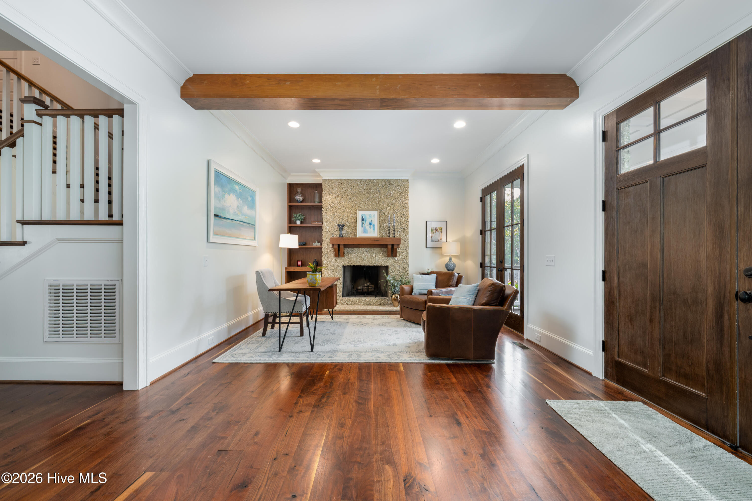 100549444 | Photo 12