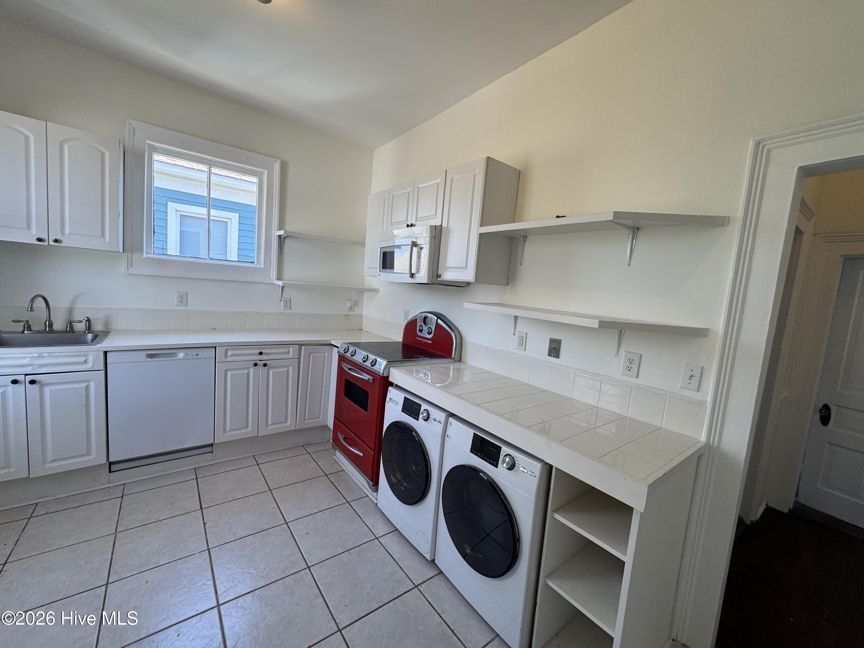 100561655 | Photo 10