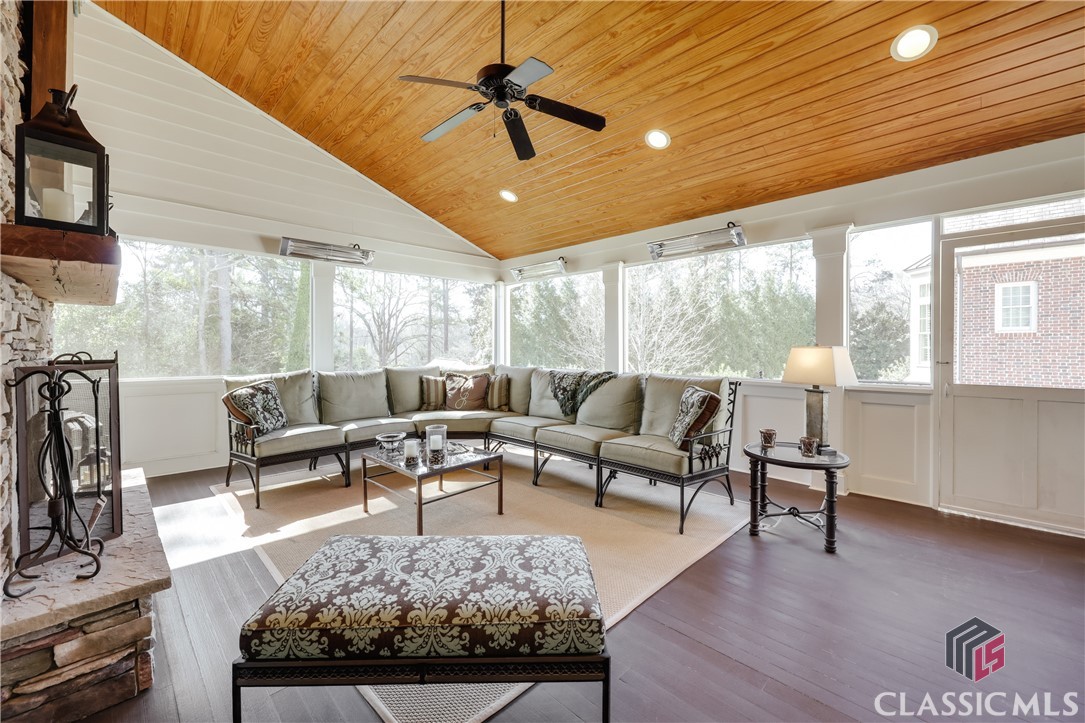 577 Cloverhurst Avenue W