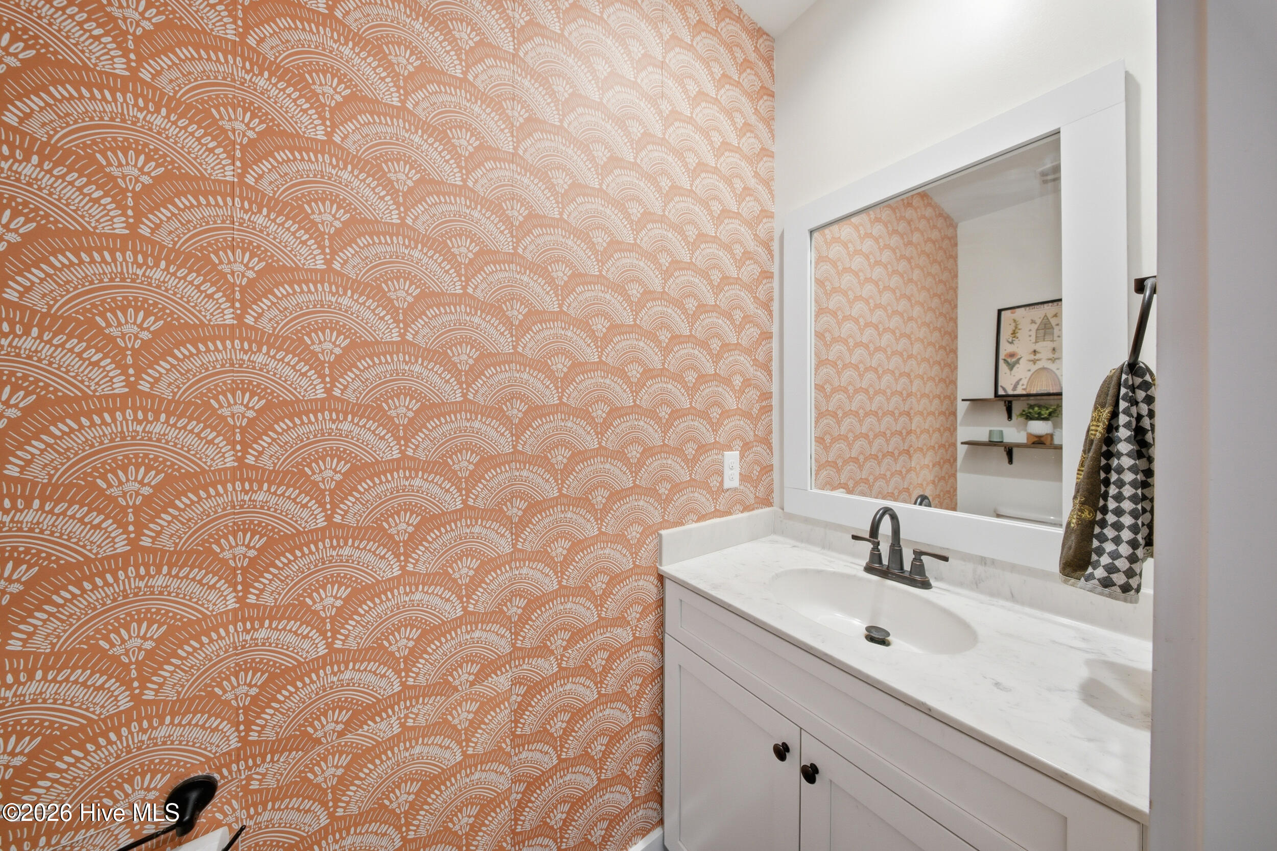 100562917 | Photo 26