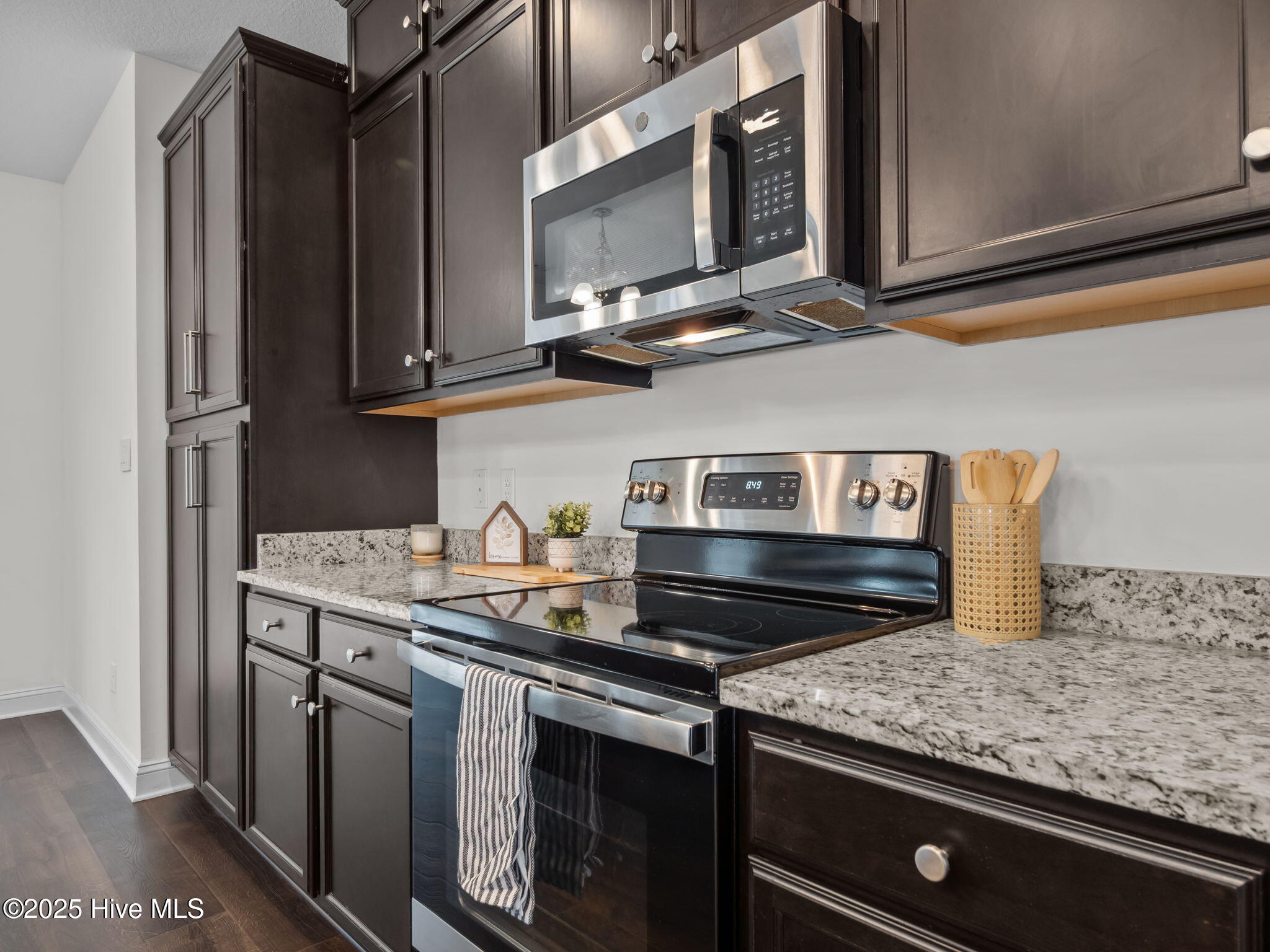 100536873 | Photo 11