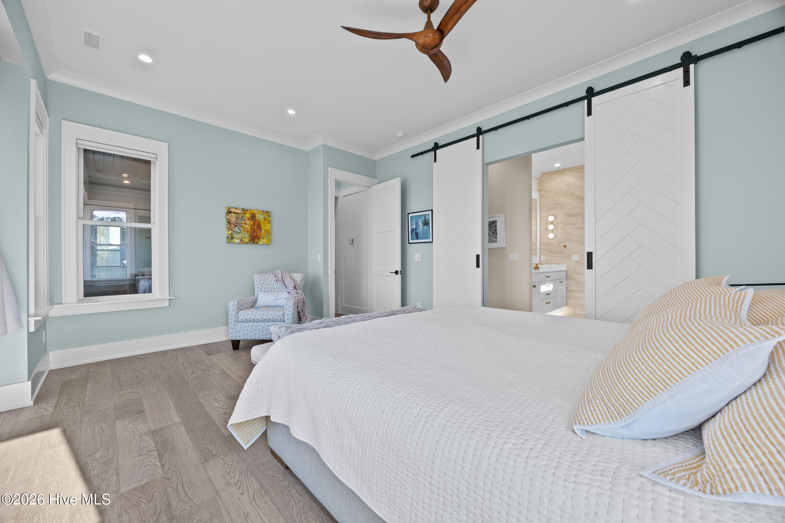 100553352 | Photo 38