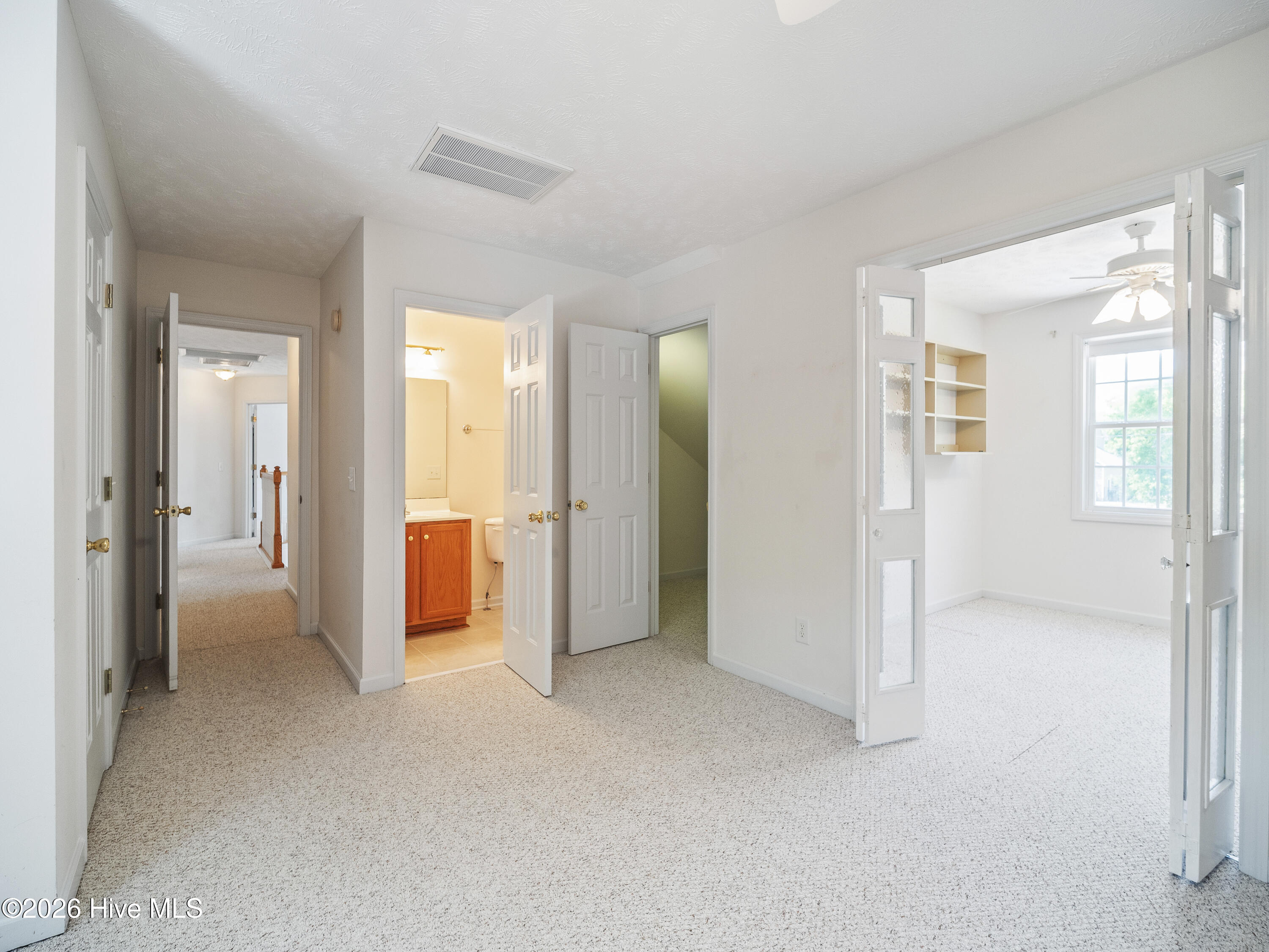 100570640 | Photo 44