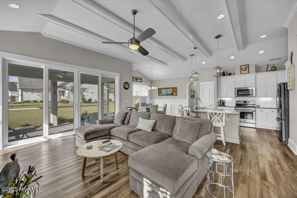 100535537 | Photo 10