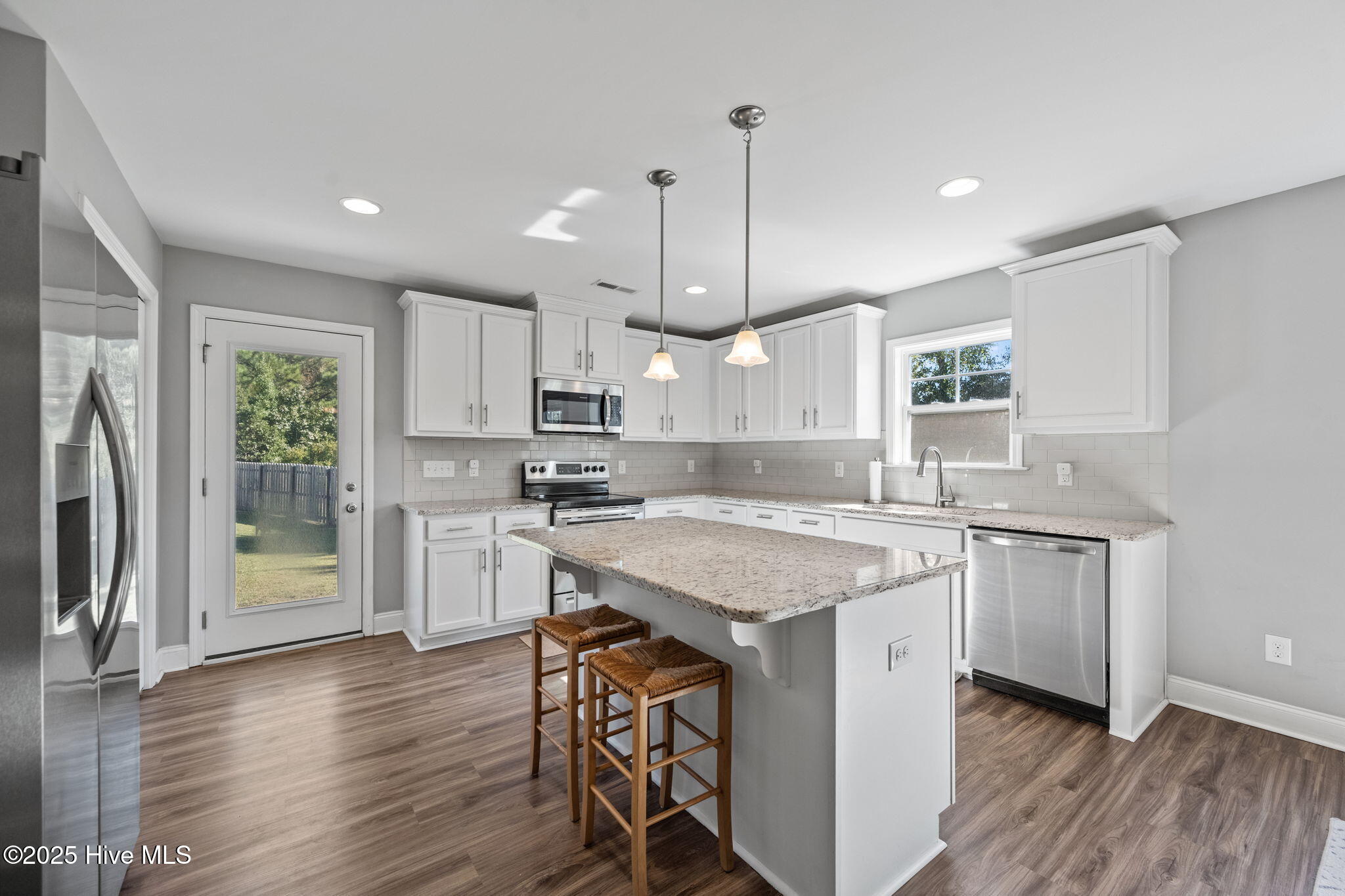 100536269 | Photo 14