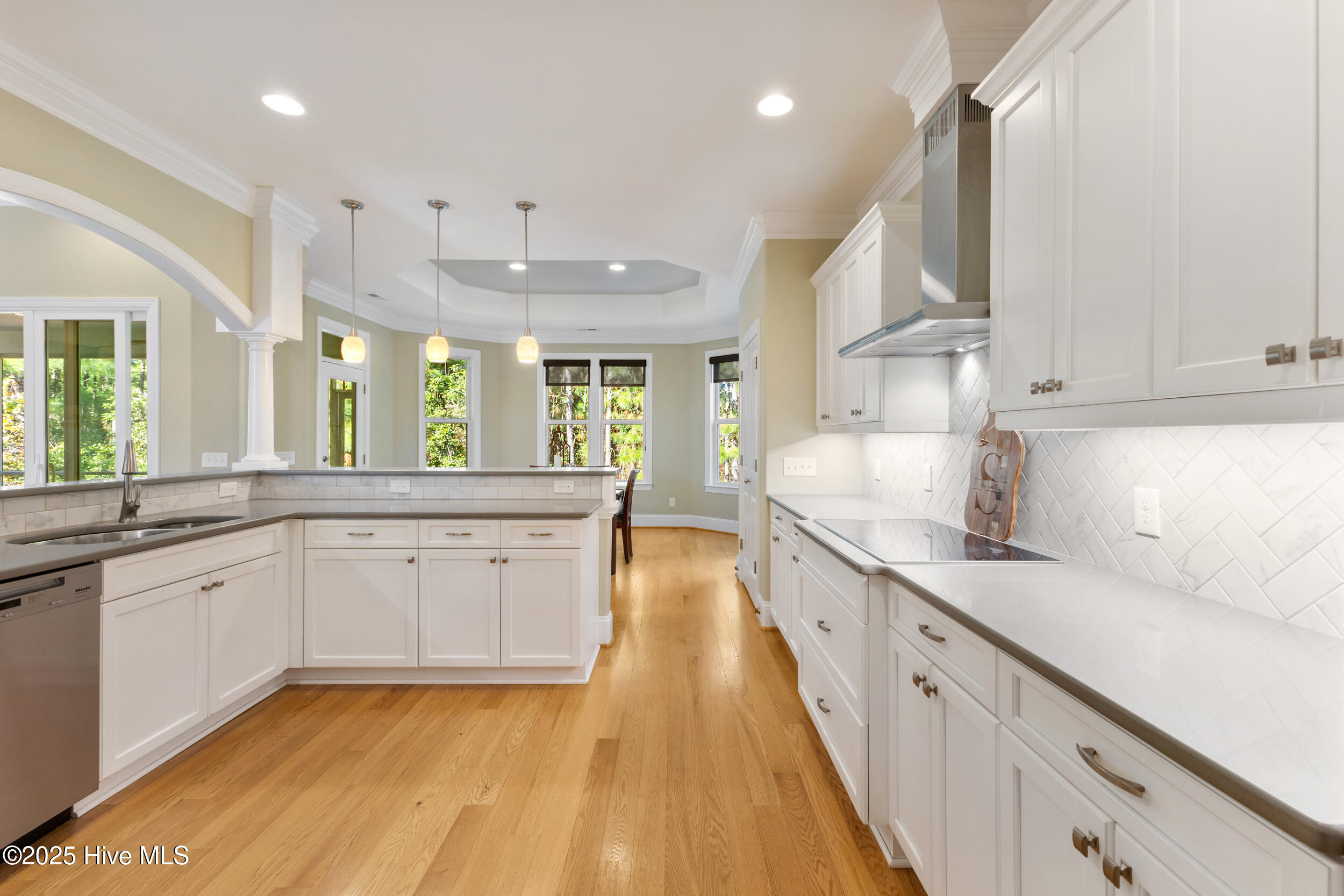 100549327 | Photo 20