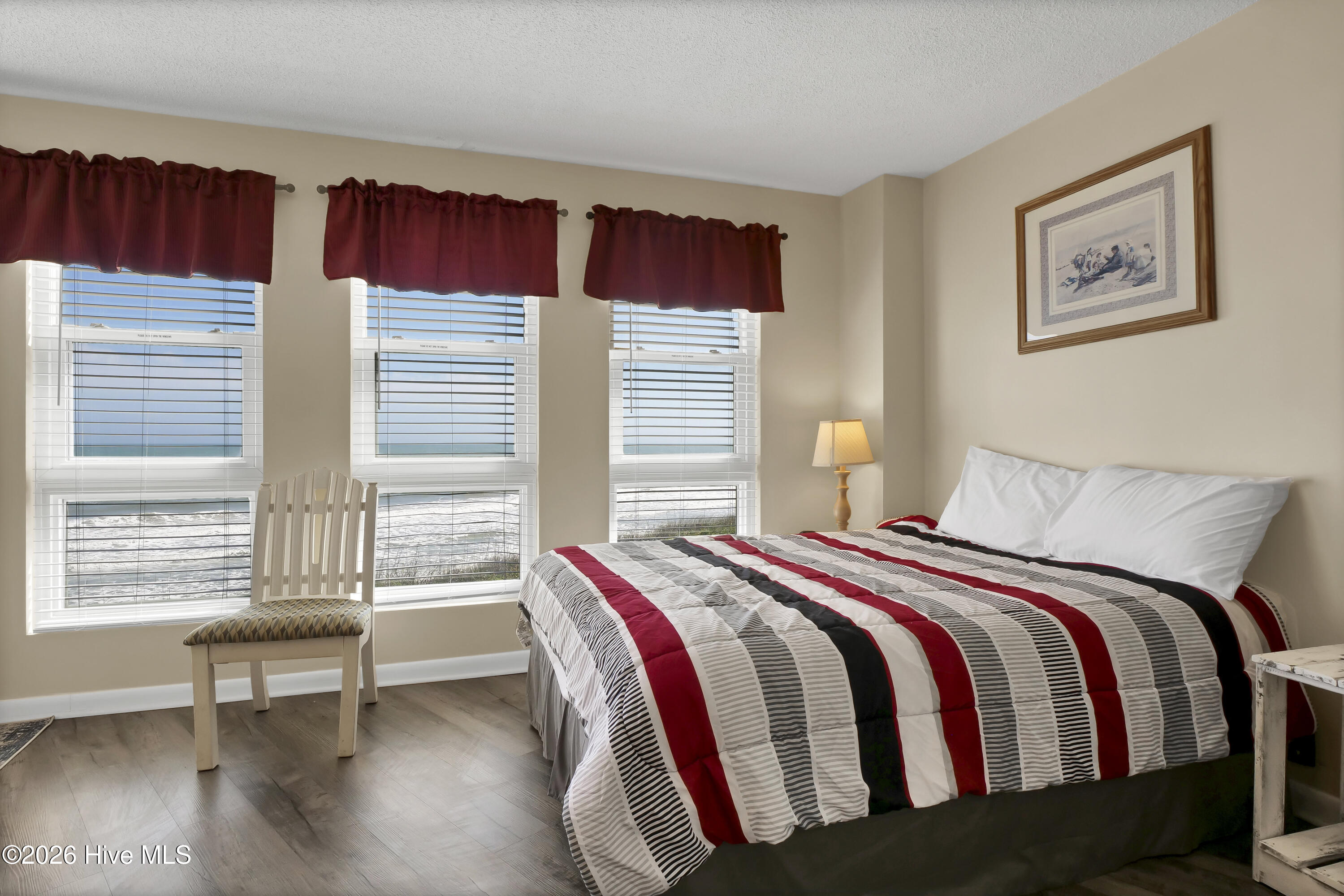 100550859 | Photo 15