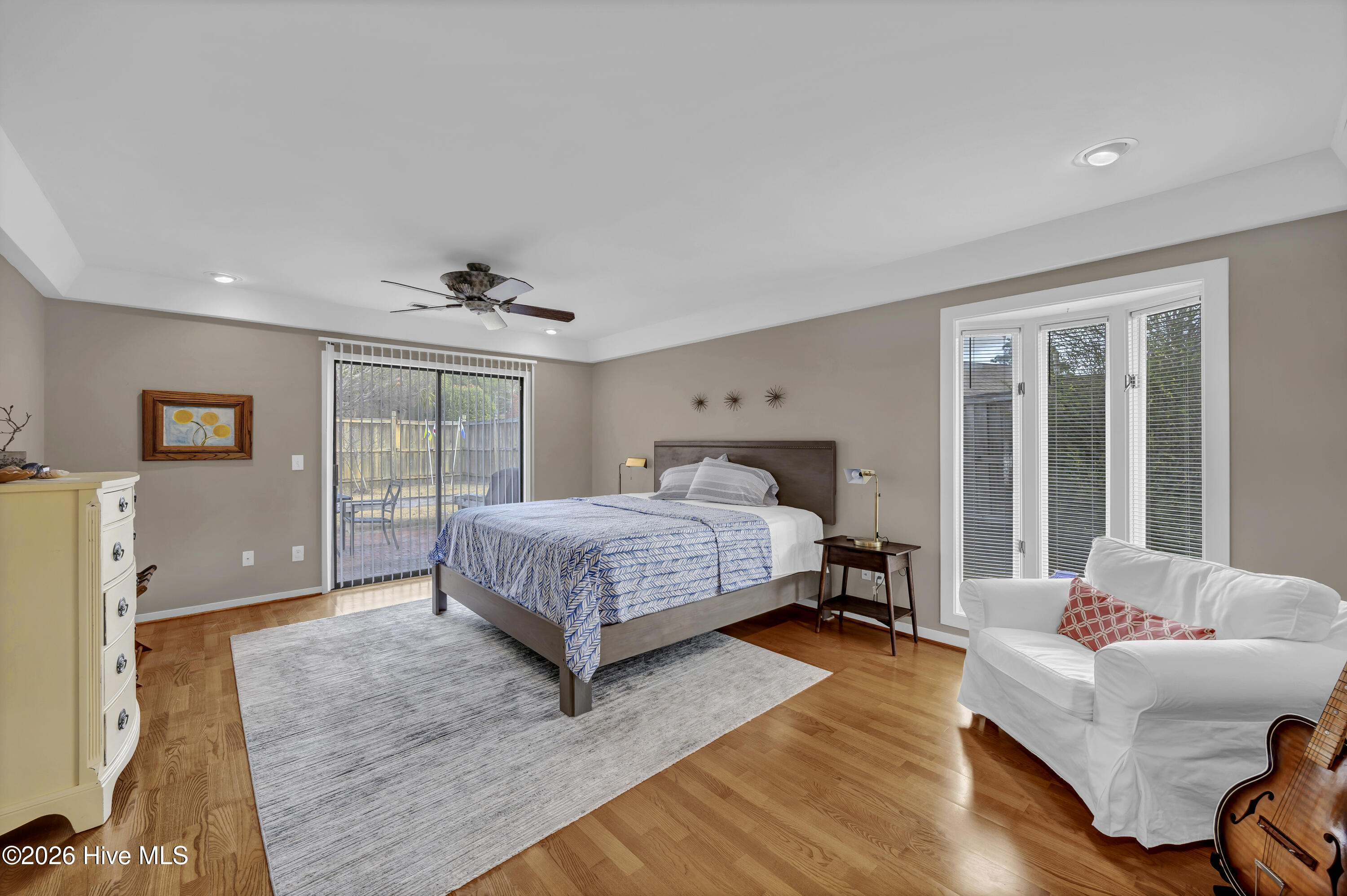 100548002 | Photo 18